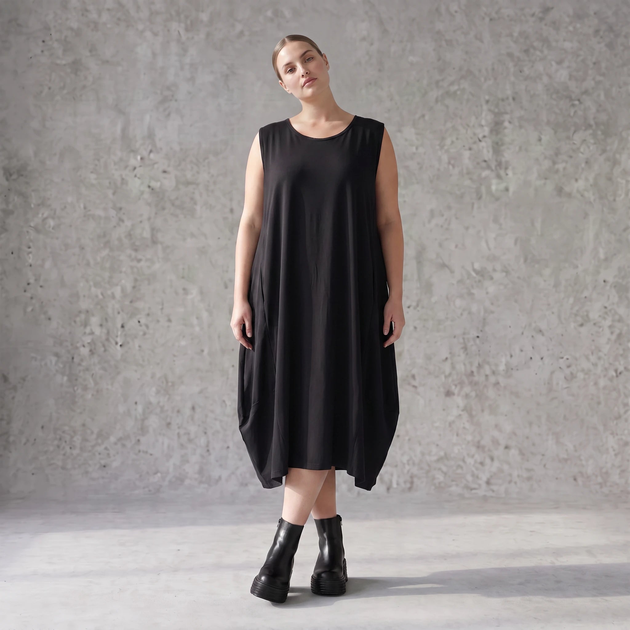 Damen Kleid Avantgarde Lyocell Schwarz, Ballonschnitt, ärmellos, Flügeltaschen, Oversize große Größen – AKH Premium