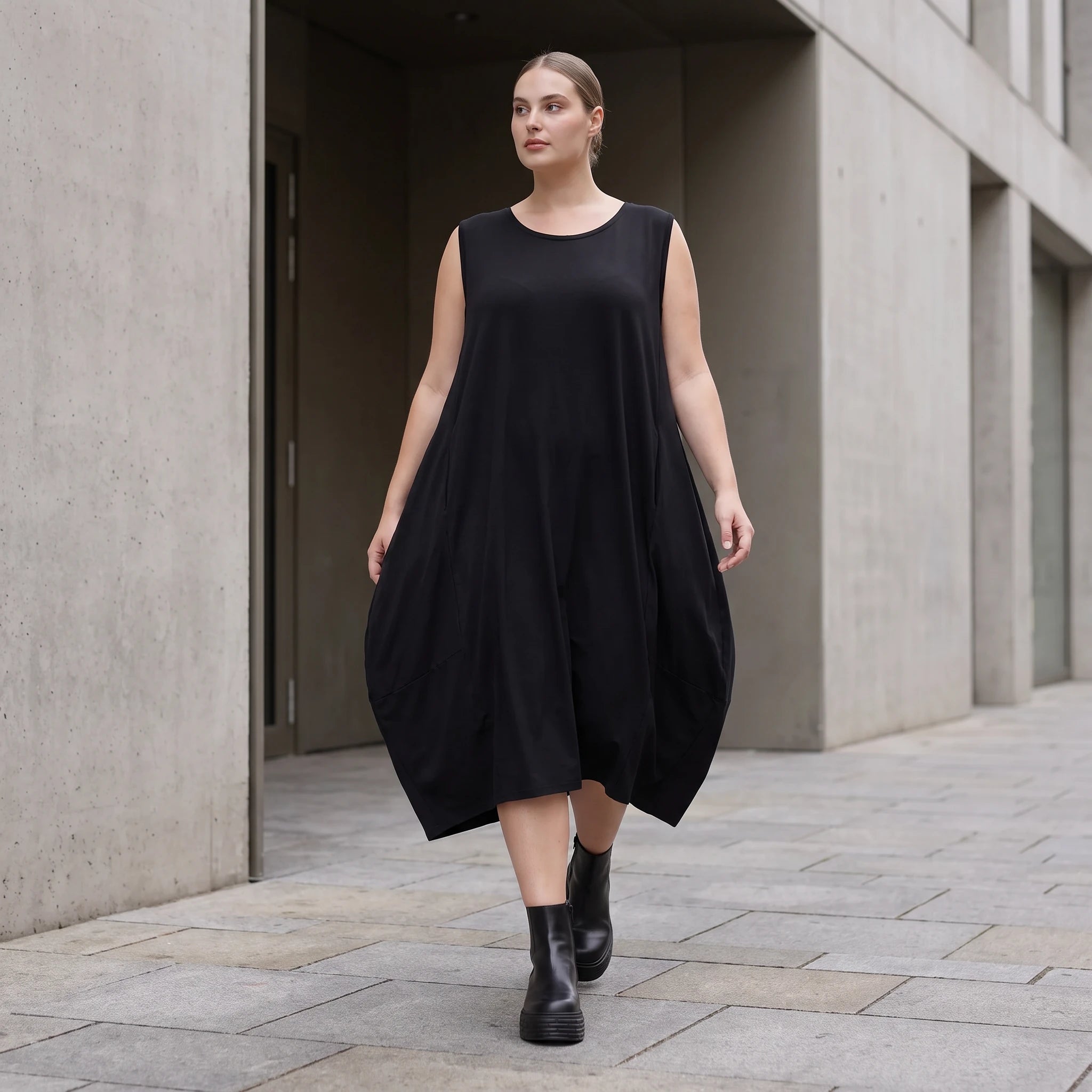 Damen Kleid Avantgarde Lyocell Schwarz, Ballonschnitt, ärmellos, Flügeltaschen, Oversize große Größen – AKH Premium