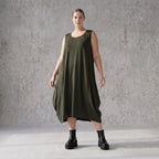 Damen Kleid Avantgarde Lyocell Khaki, Ballonschnitt, Flügeltaschen, Oversize große Größen – AKH Premium