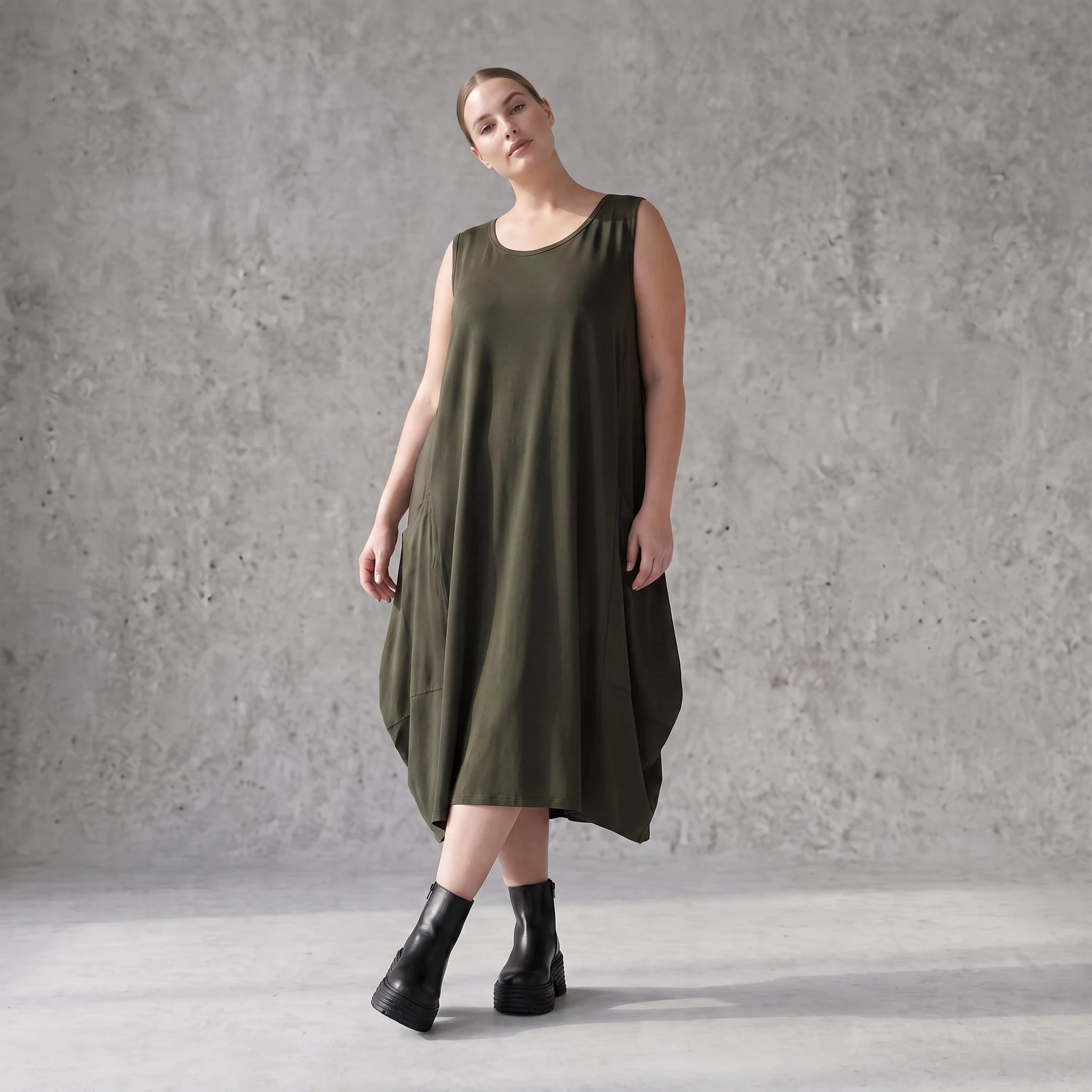 Damen Kleid Avantgarde Lyocell Khaki, Ballonschnitt, Flügeltaschen, Oversize große Größen – AKH Premium
