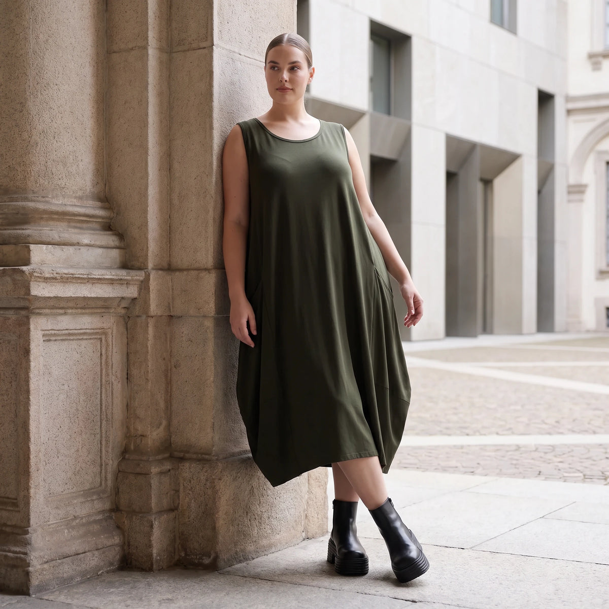 Damen Kleid Avantgarde Lyocell Khaki, Ballonschnitt, Flügeltaschen, Oversize große Größen – AKH Premium