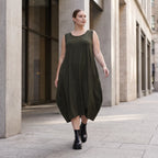 Damen Kleid Avantgarde Lyocell Khaki, Ballonschnitt, Flügeltaschen, Oversize große Größen – AKH Premium