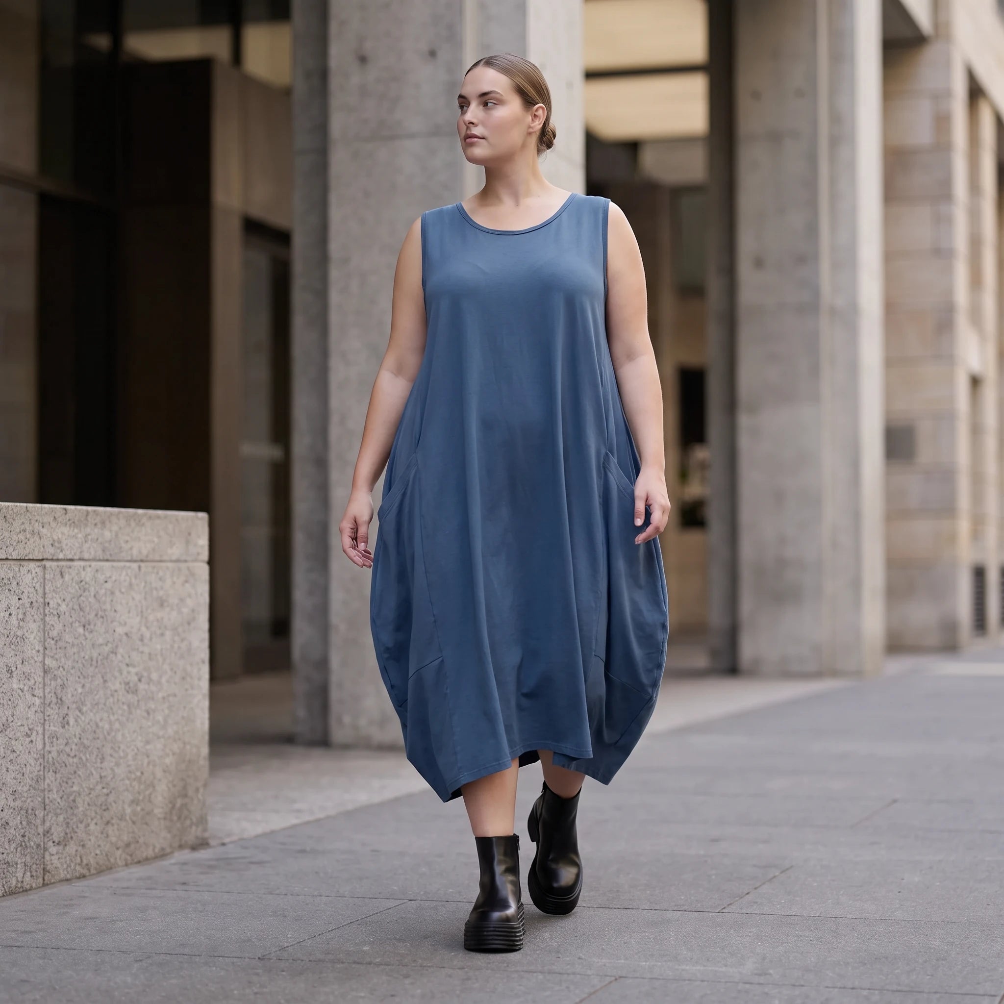 Damen Kleid Avantgarde Lyocell Petrol, Ballonschnitt, ärmellos, Flügeltaschen, Oversize große Größen – AKH Premium