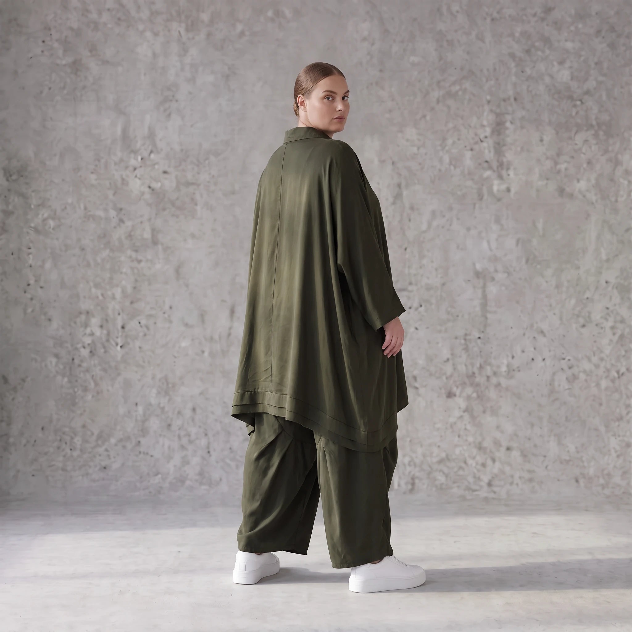 Damen Bluse Avantgarde Lyocell UrbanKhaki, A-Linie, 3/4-Arm, Knopfleiste, Oversize große Größen – AKH Premium