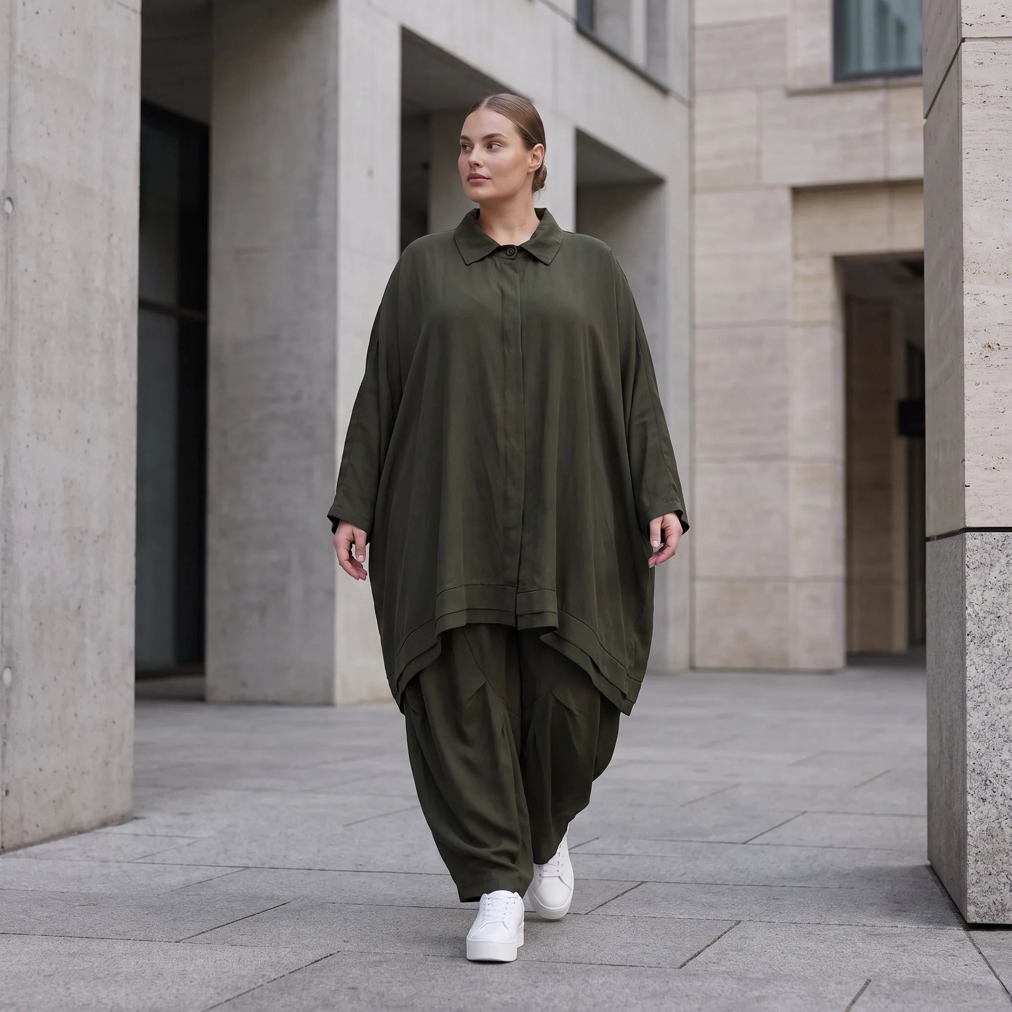 Damen Bluse Avantgarde Lyocell UrbanKhaki, A-Linie, 3/4-Arm, Knopfleiste, Oversize große Größen – AKH Premium