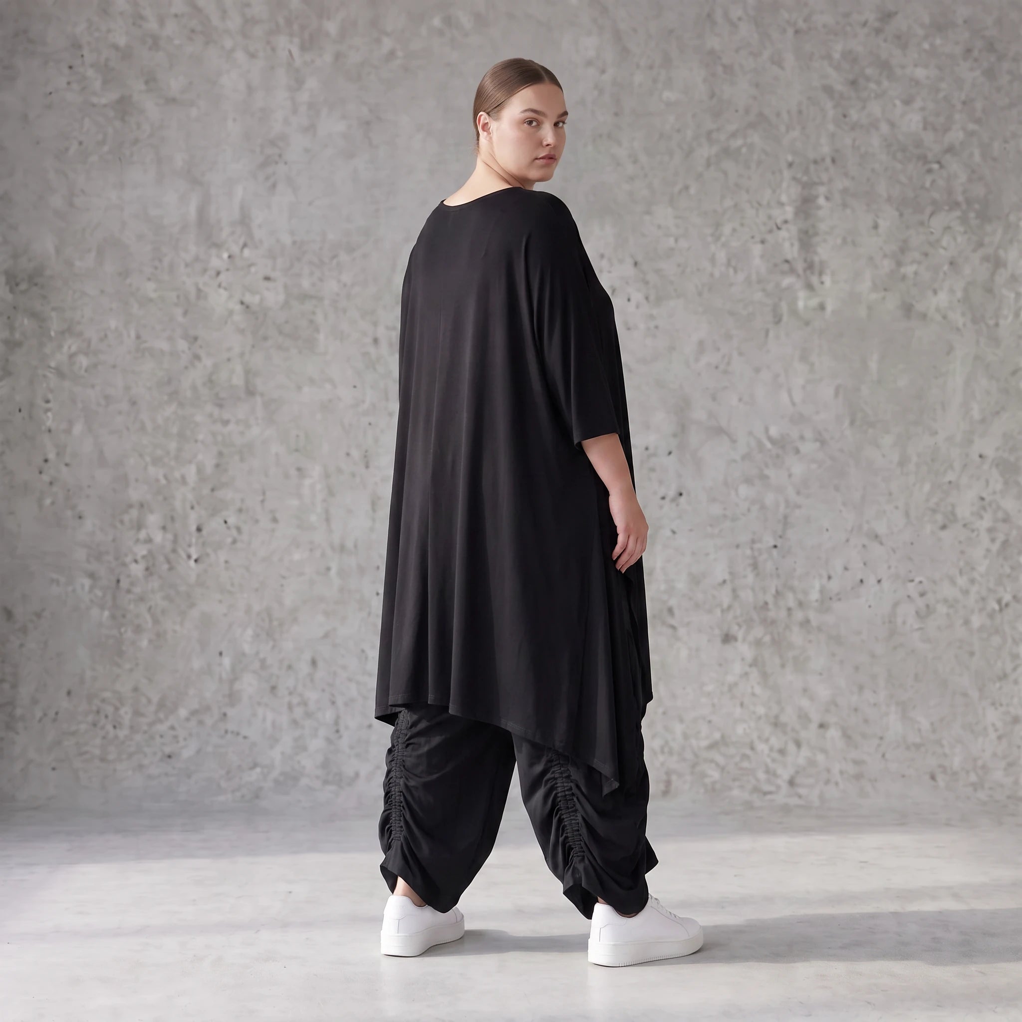 Damen Shirt Avantgarde Lyocell Schwarz, A-Linie, Kurzarm, Volant, Oversize große Größen – AKH Premium
