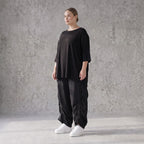 Damen Hose Avantgarde Lyocell Schwarz, Ballonschnitt, Flügeltaschen, Oversize große Größen – AKH Premium