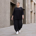 Damen Hose Avantgarde Lyocell Schwarz, Ballonschnitt, Flügeltaschen, Oversize große Größen – AKH Premium