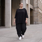 Damen Hose Avantgarde Lyocell Schwarz, Ballonschnitt, Flügeltaschen, Oversize große Größen – AKH Premium
