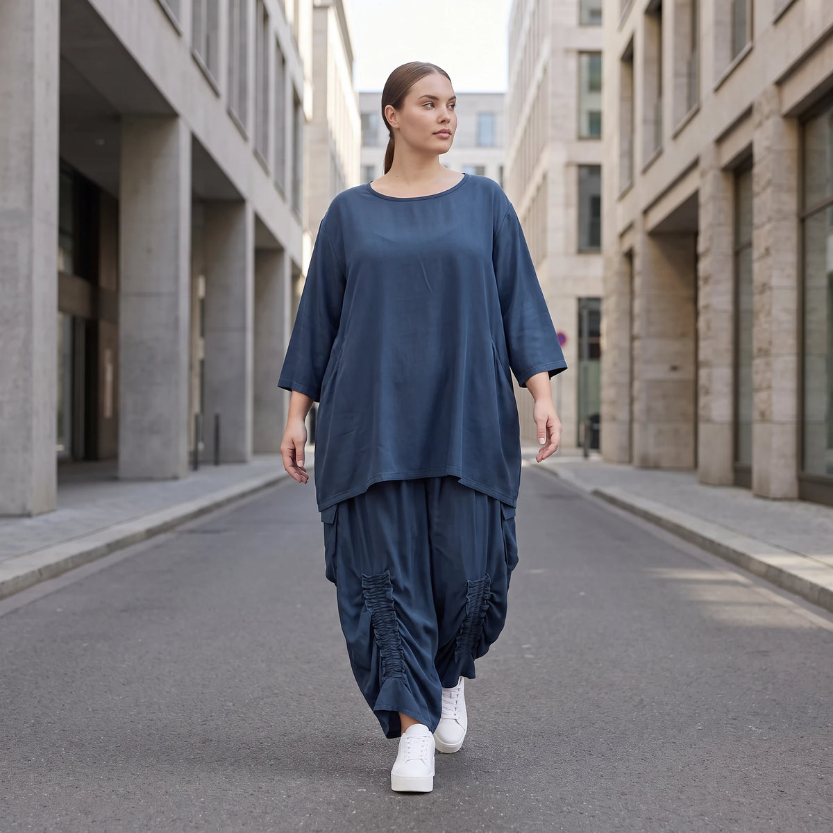 Damen Hose Avantgarde Lyocell Petrol, Ballonschnitt, Flügeltaschen, Oversize große Größen – AKH Premium