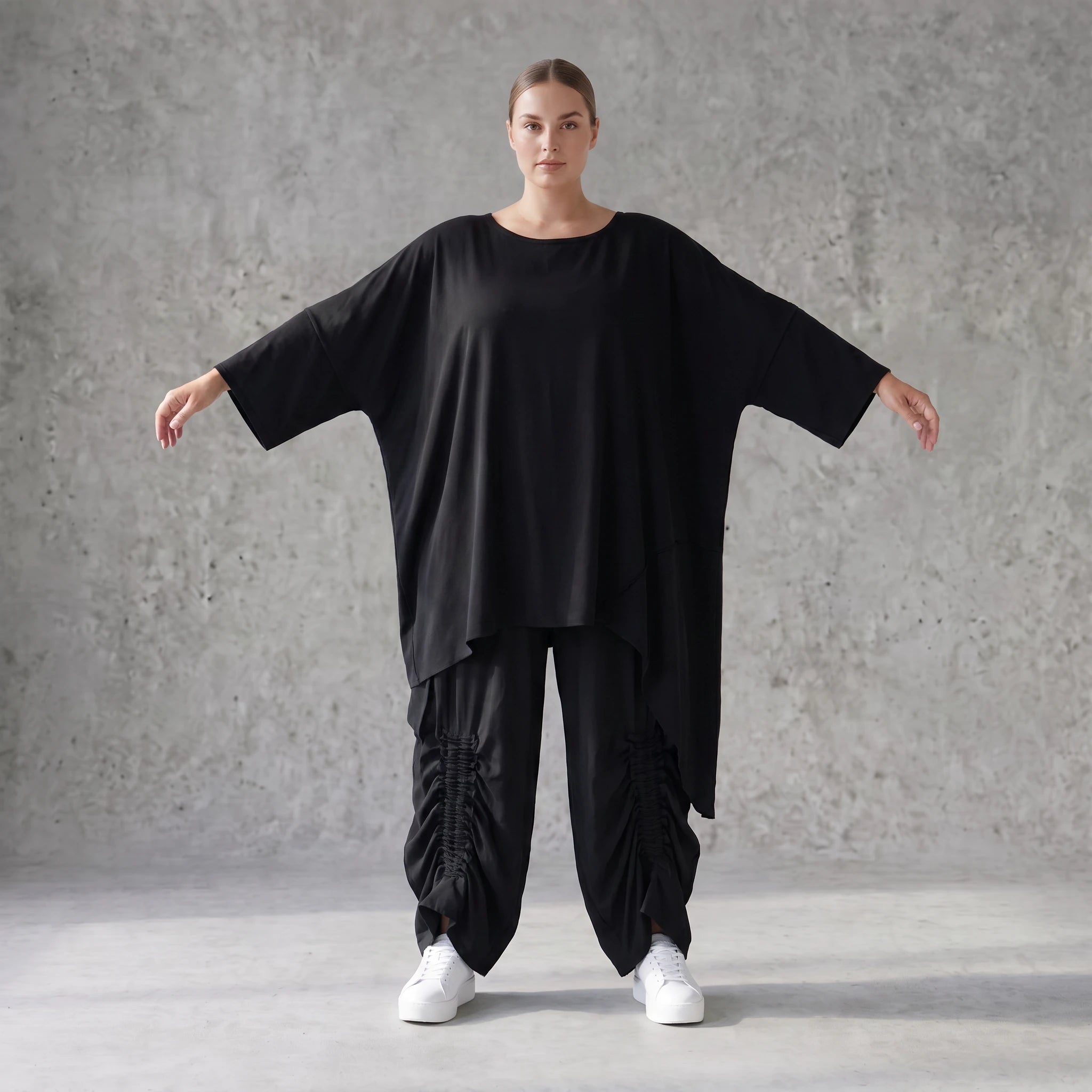 Damen Shirt Avantgarde Lyocell Schwarz, gerader Schnitt, Kurzarm, Volant, Oversize große Größen – AKH Premium