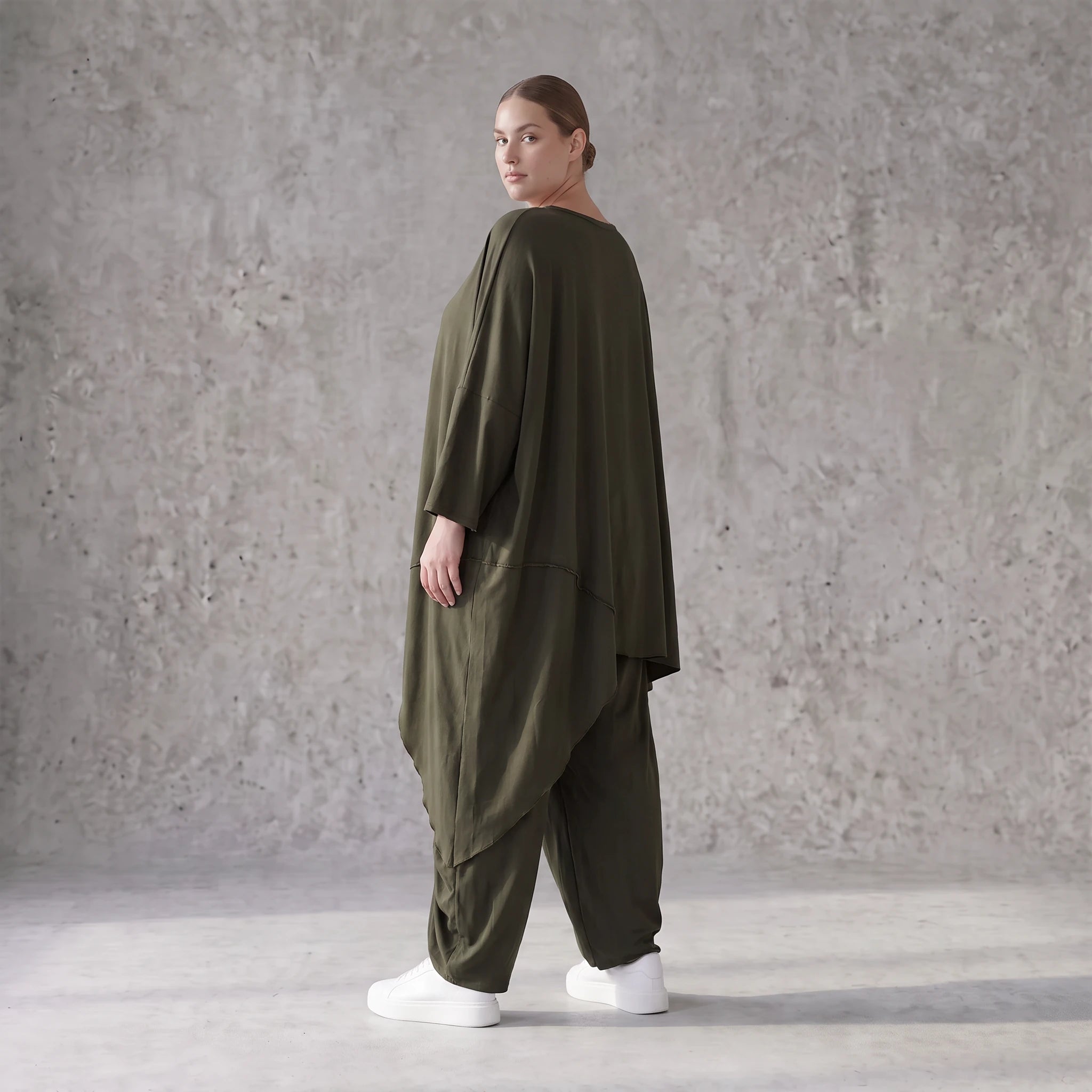 Damen Shirt Avantgarde Lyocell Khaki, gerader Schnitt, Kurzarm, Volant, Oversize große Größen – AKH Premium