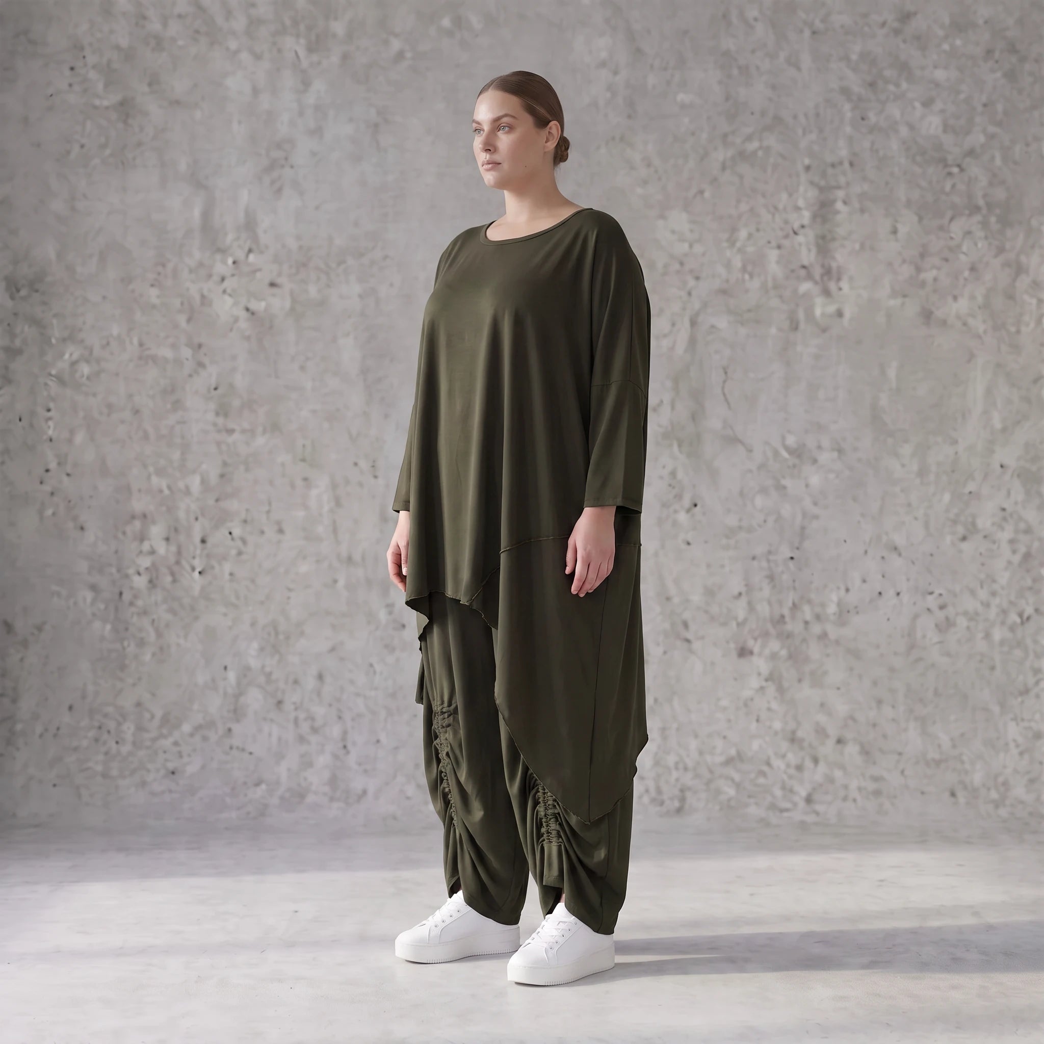 Damen Shirt Avantgarde Lyocell Khaki, gerader Schnitt, Kurzarm, Volant, Oversize große Größen – AKH Premium