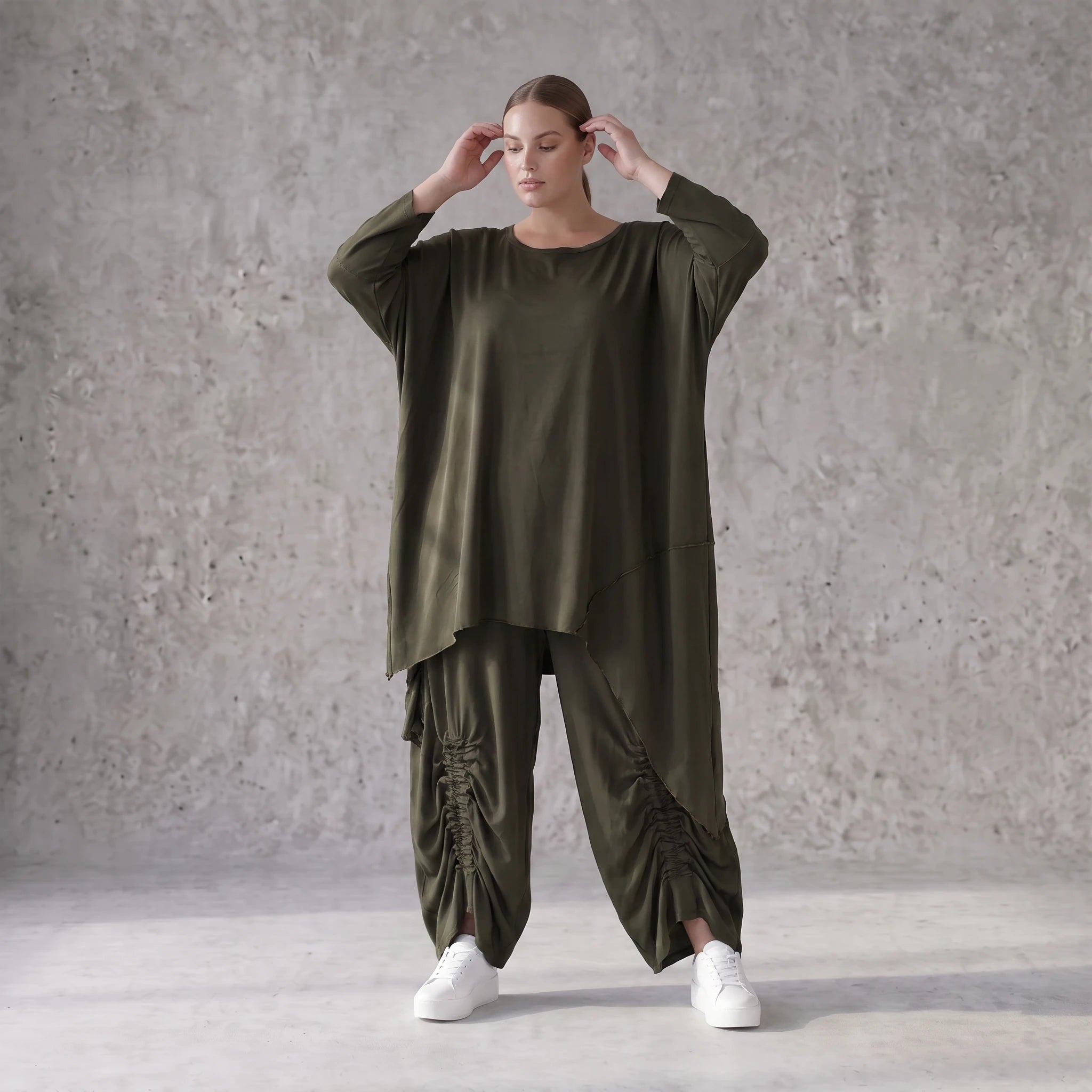 Damen Shirt Avantgarde Lyocell Khaki, gerader Schnitt, Kurzarm, Volant, Oversize große Größen – AKH Premium