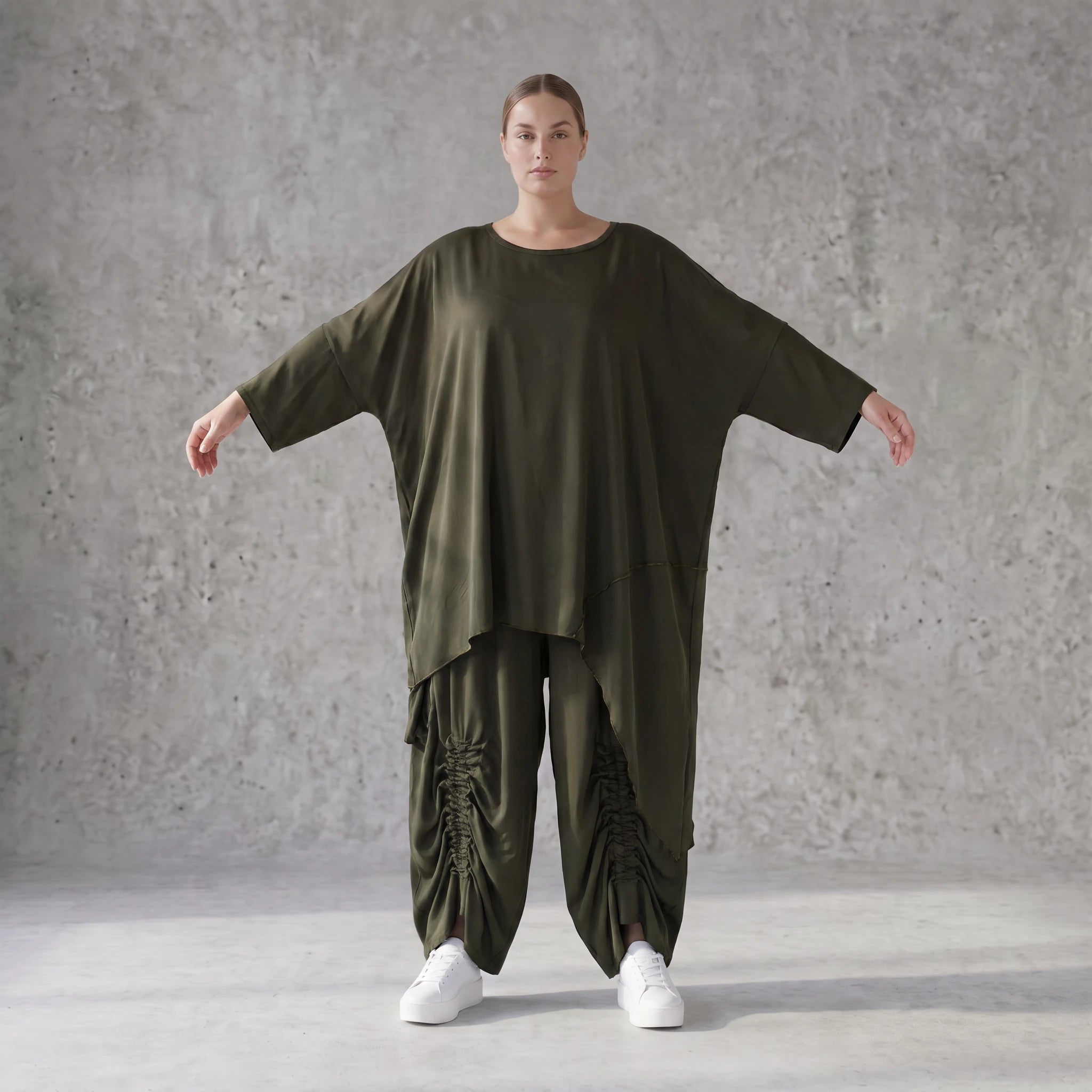 Damen Shirt Avantgarde Lyocell Khaki, gerader Schnitt, Kurzarm, Volant, Oversize große Größen – AKH Premium