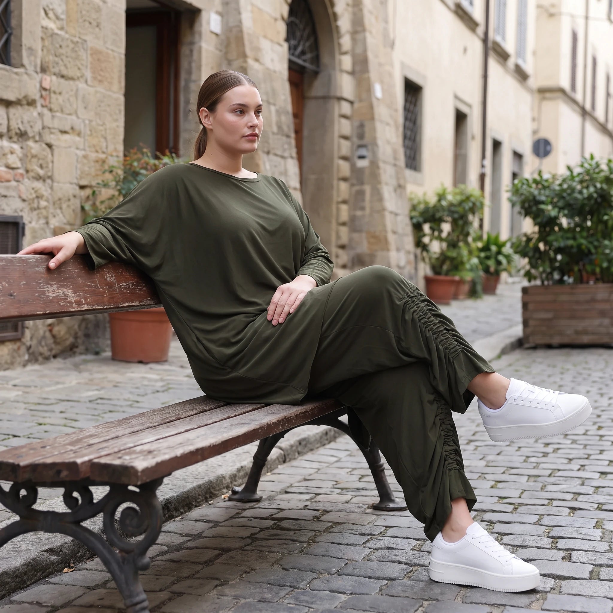 Damen Shirt Avantgarde Lyocell Khaki, gerader Schnitt, Kurzarm, Volant, Oversize große Größen – AKH Premium