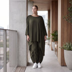 Damen Shirt Avantgarde Lyocell Khaki, gerader Schnitt, Kurzarm, Volant, Oversize große Größen – AKH Premium