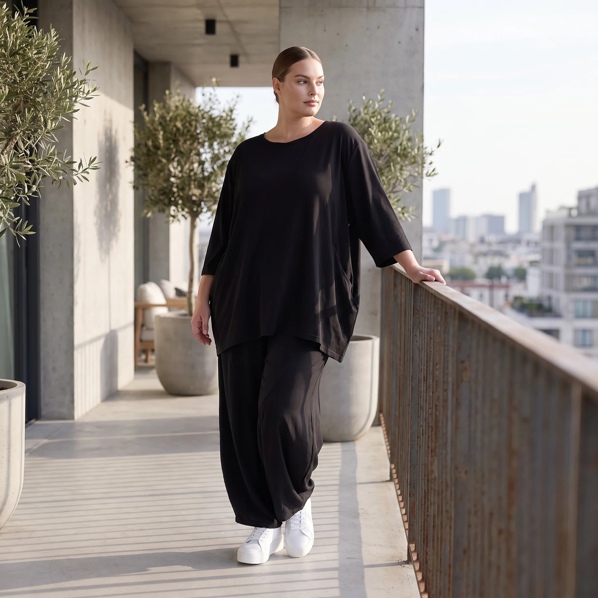 Damen Hose Avantgarde Lyocell Schwarz, Ballonschnitt, Oversize große Größen – AKH Premium