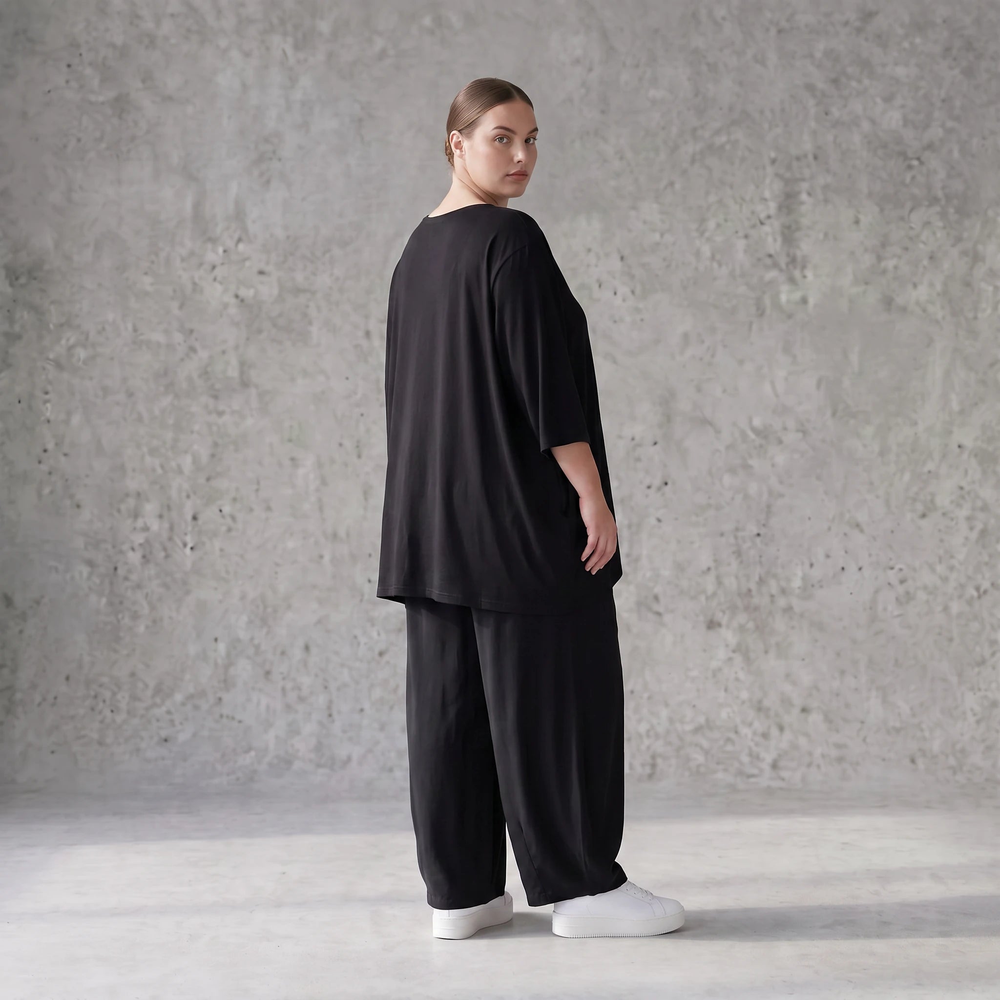 Damen Hose Avantgarde Lyocell Schwarz, Ballonschnitt, Oversize große Größen – AKH Premium
