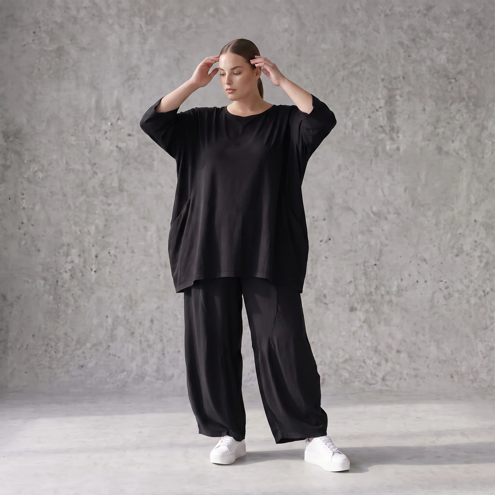 Damen Hose Avantgarde Lyocell Schwarz, Ballonschnitt, Oversize große Größen – AKH Premium