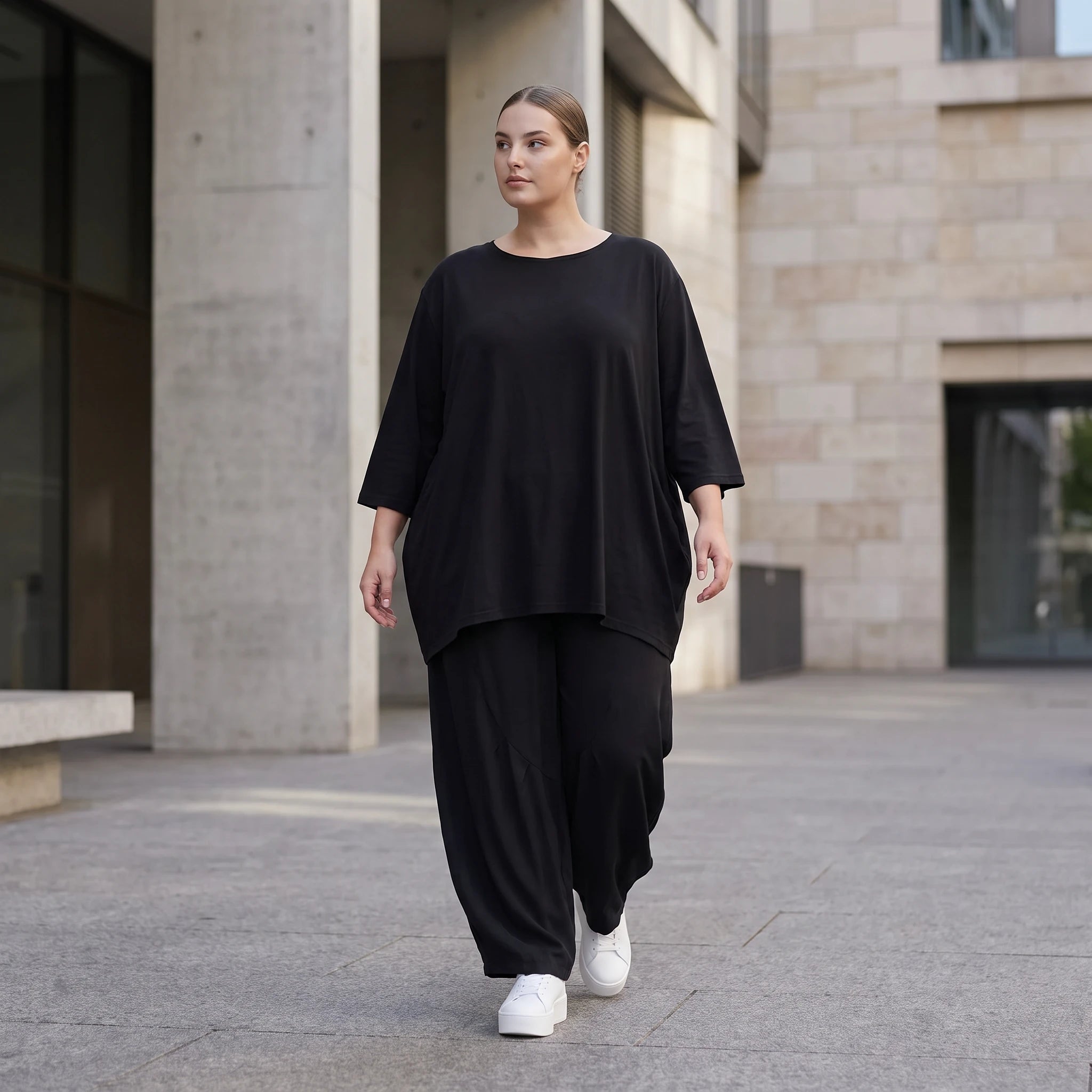 Damen Hose Avantgarde Lyocell Schwarz, Ballonschnitt, Oversize große Größen – AKH Premium