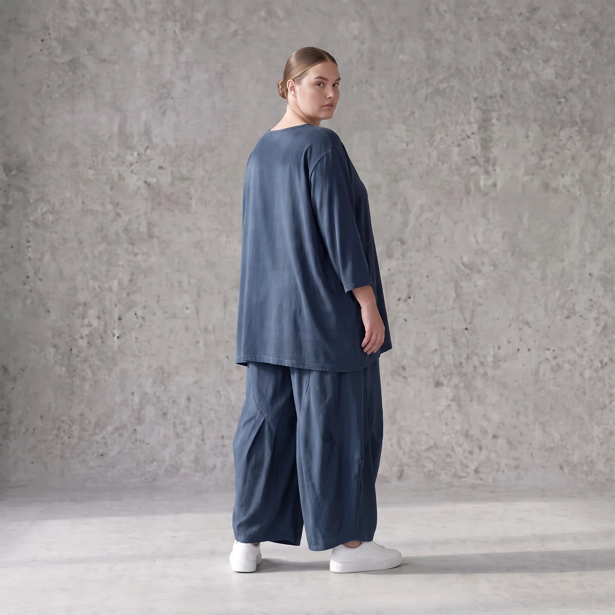Damen Hose Avantgarde Lyocell Petrol, Ballonschnitt, Flügeltaschen, Oversize große Größen – AKH Premium