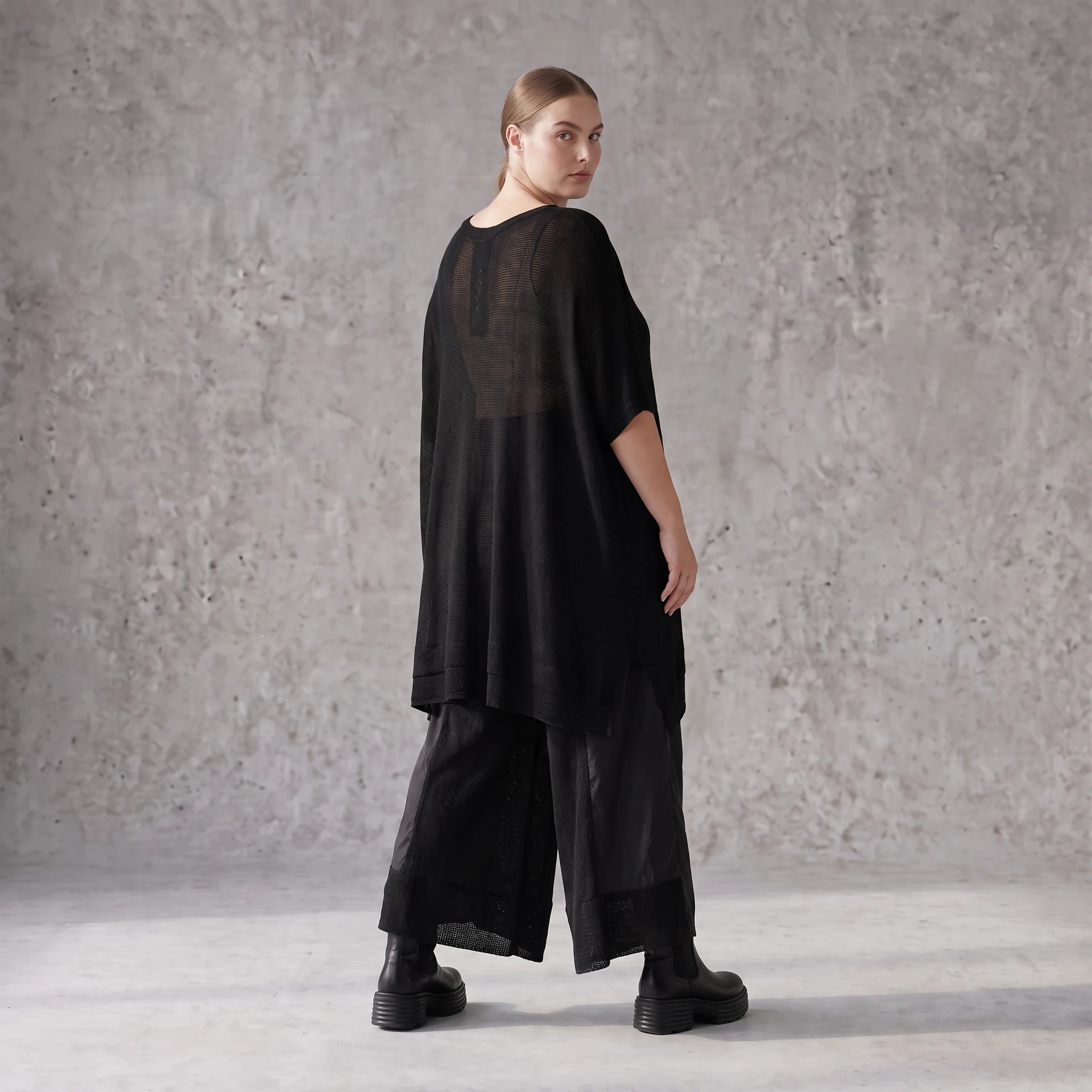 Damen Shirt Avantgarde Baumwolle Schwarz, A-Linie, Langarm, V-Ausschnitt, Oversize große Größen – AKH Premium