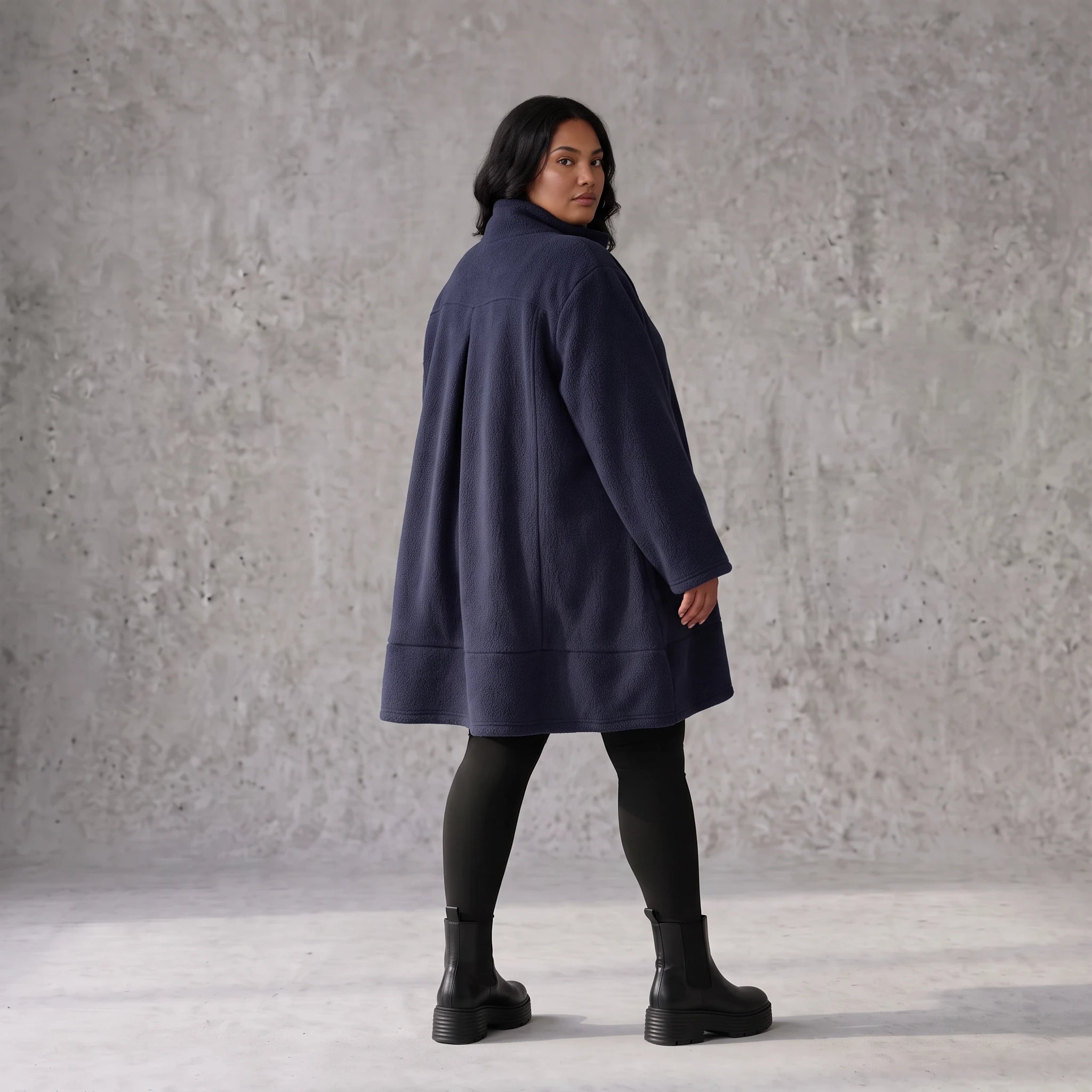 Marine Teddyjacke aus Flauschstoff in A-Linie mit Kellerfalte am Rücken warm und weich