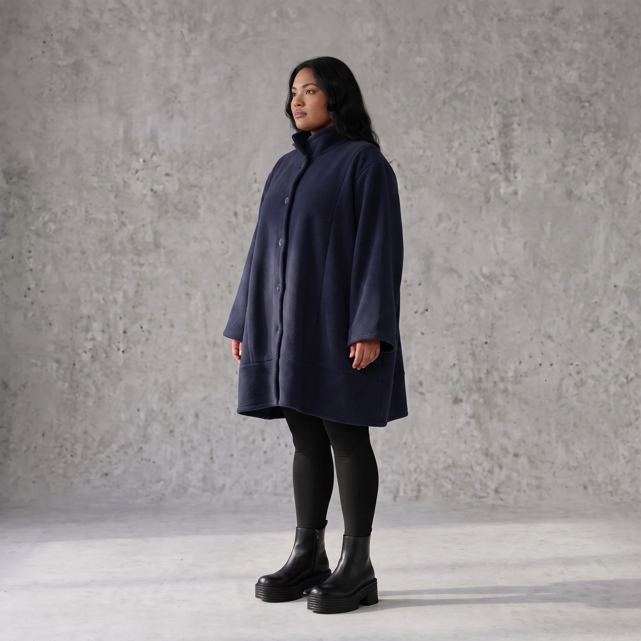 Marine Teddyjacke aus Flauschstoff in A-Linie mit Kellerfalte am Rücken warm und weich