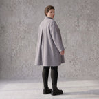 Graue Teddyjacke in A-Linie mit Stehkragen Knopfleiste Kellerfalte und Taschen warm