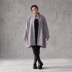 Graue Teddyjacke in A-Linie mit Stehkragen Knopfleiste Kellerfalte und Taschen warm