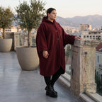 Weinroter Teddymantel mit Kapuze geradem Schnitt Nahttaschen und Knopfverschluss
