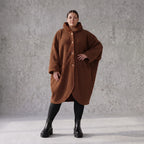 Teddymantel in Beige mit Kapuze Knopfverschluss Taschen und geradem Schnitt warm weich