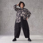 Winterjacke in Schwarz/Beige aus weichem Suedematerial in A-Form mit Kragen und Taschen