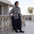 Winterjacke in Schwarz/Beige aus weichem Suedematerial in A-Form mit Kragen und Taschen