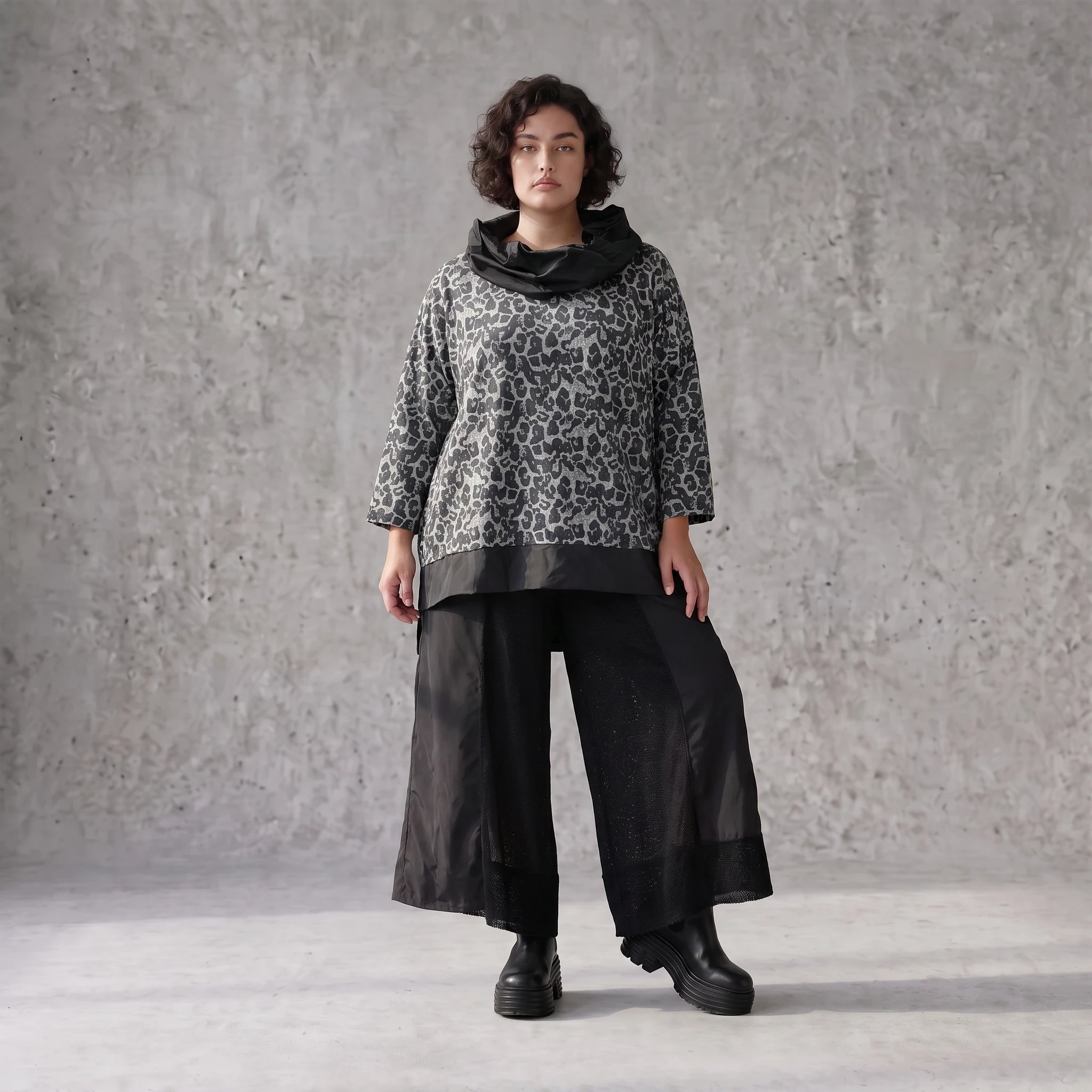 Damen Shirt Avantgarde Viskose Schwarz/Grau, asymmetrisch, Langarm, Rollkragen, Oversize große Größen – AKH Premium