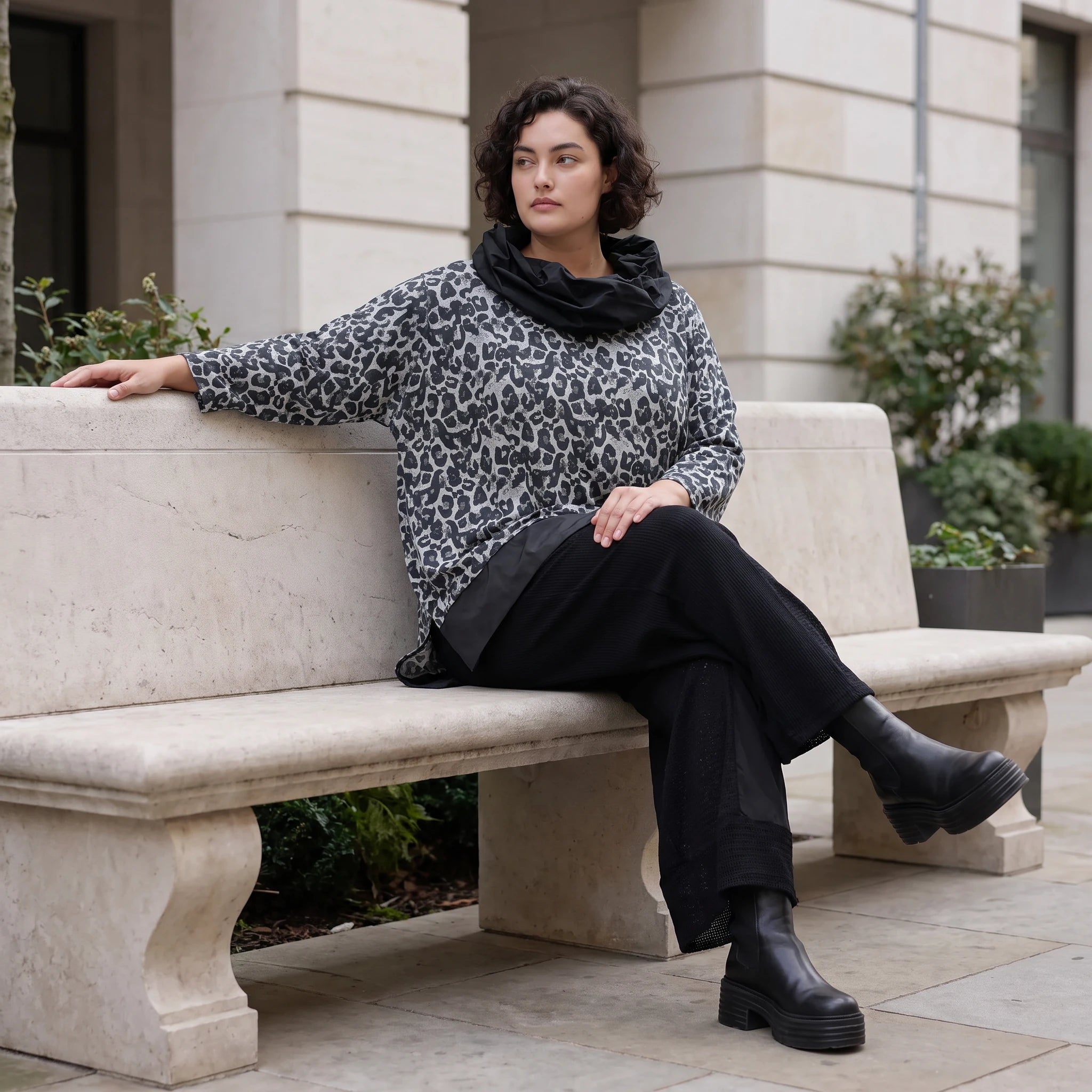 Damen Shirt Avantgarde Viskose Schwarz/Grau, asymmetrisch, Langarm, Rollkragen, Oversize große Größen – AKH Premium