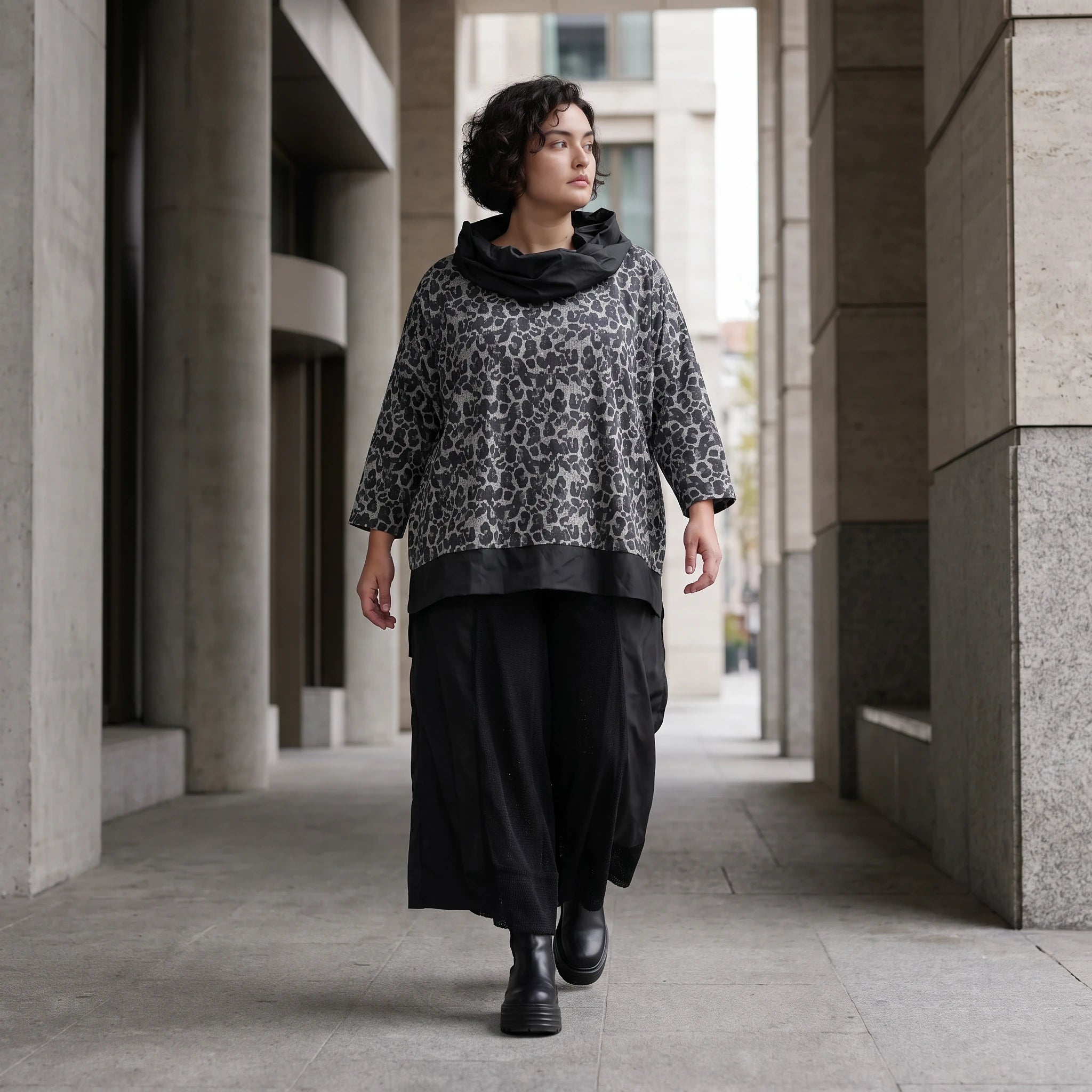 Damen Shirt Avantgarde Viskose Schwarz/Grau, asymmetrisch, Langarm, Rollkragen, Oversize große Größen – AKH Premium