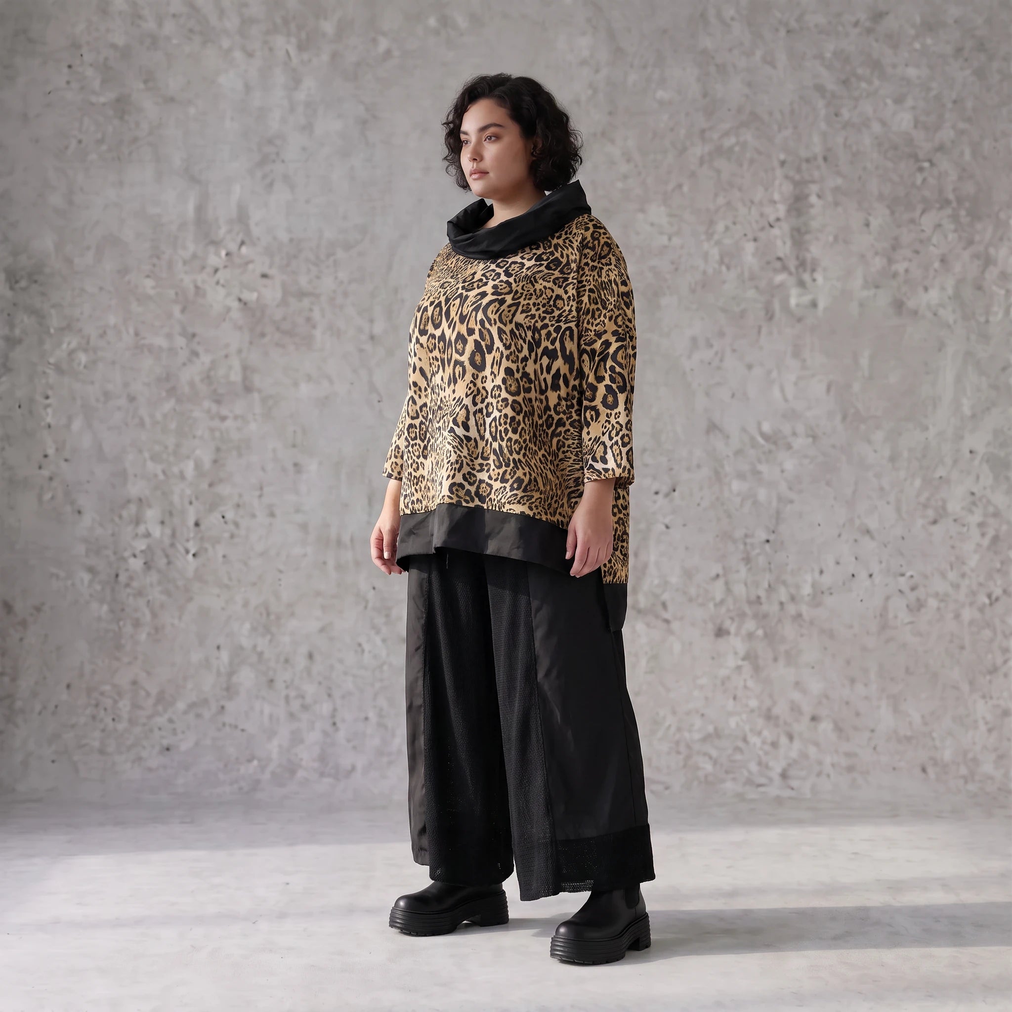 Damen Shirt Avantgarde Viskose Schwarz/Braun, asymmetrisch, Langarm, Kapuze, Oversize große Größen – AKH Premium