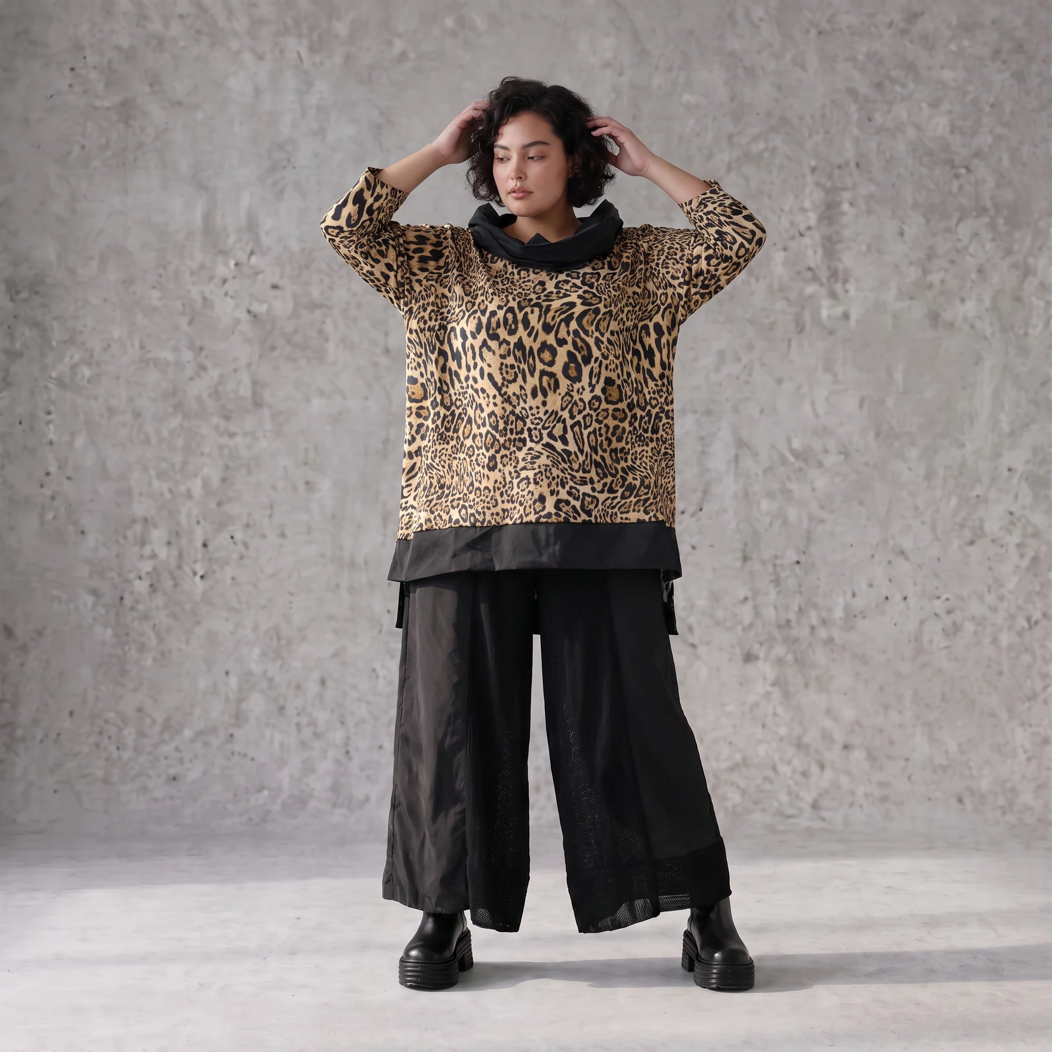 Damen Shirt Avantgarde Viskose Schwarz/Braun, asymmetrisch, Langarm, Kapuze, Oversize große Größen – AKH Premium