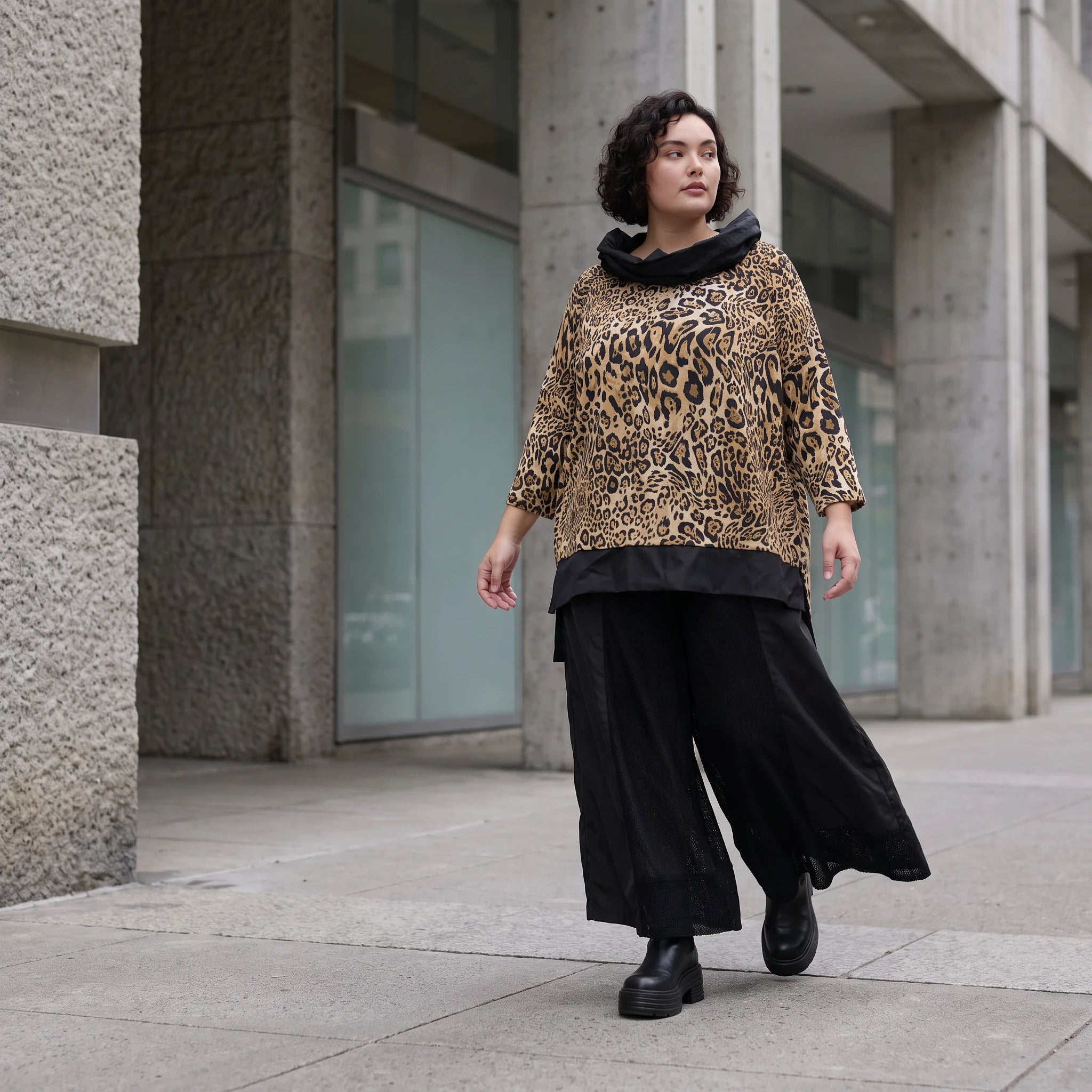 Damen Shirt Avantgarde Viskose Schwarz/Braun, asymmetrisch, Langarm, Kapuze, Oversize große Größen – AKH Premium