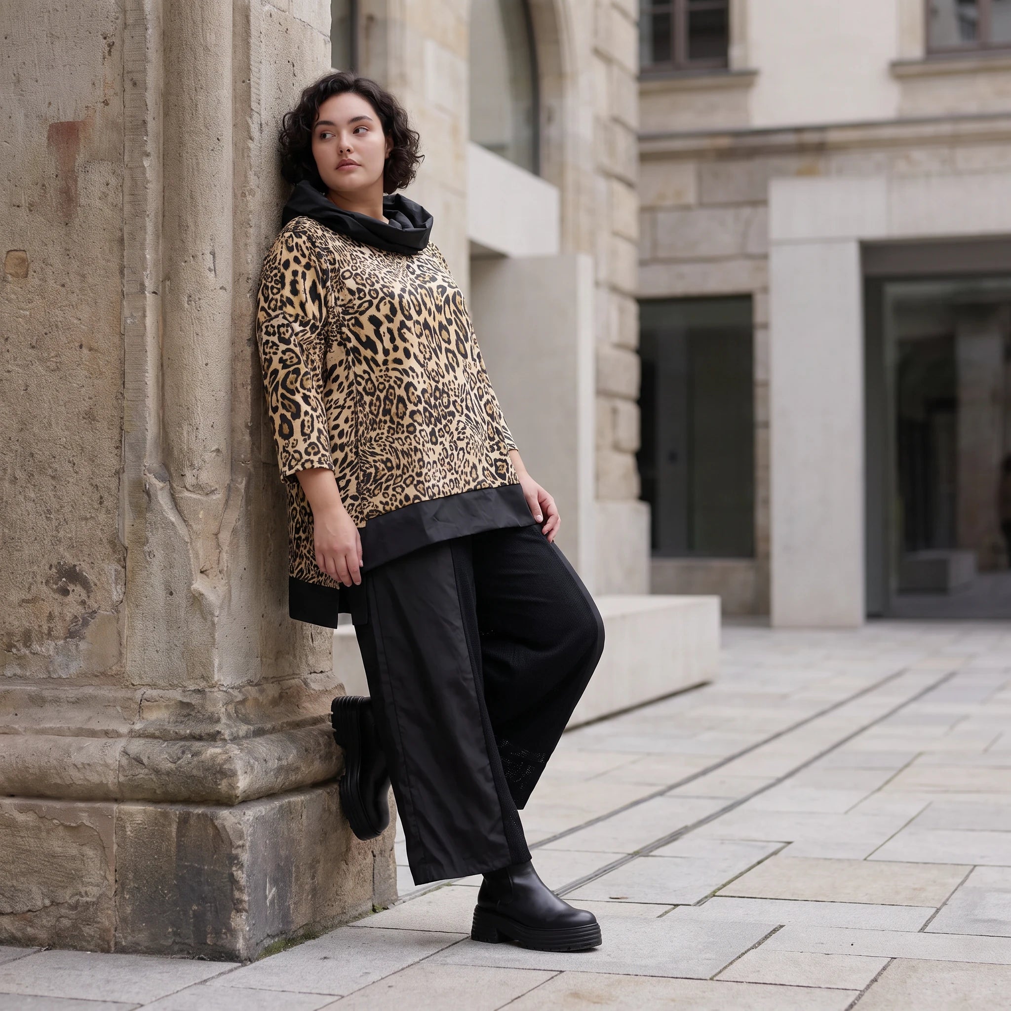 Damen Shirt Avantgarde Viskose Schwarz/Braun, asymmetrisch, Langarm, Kapuze, Oversize große Größen – AKH Premium
