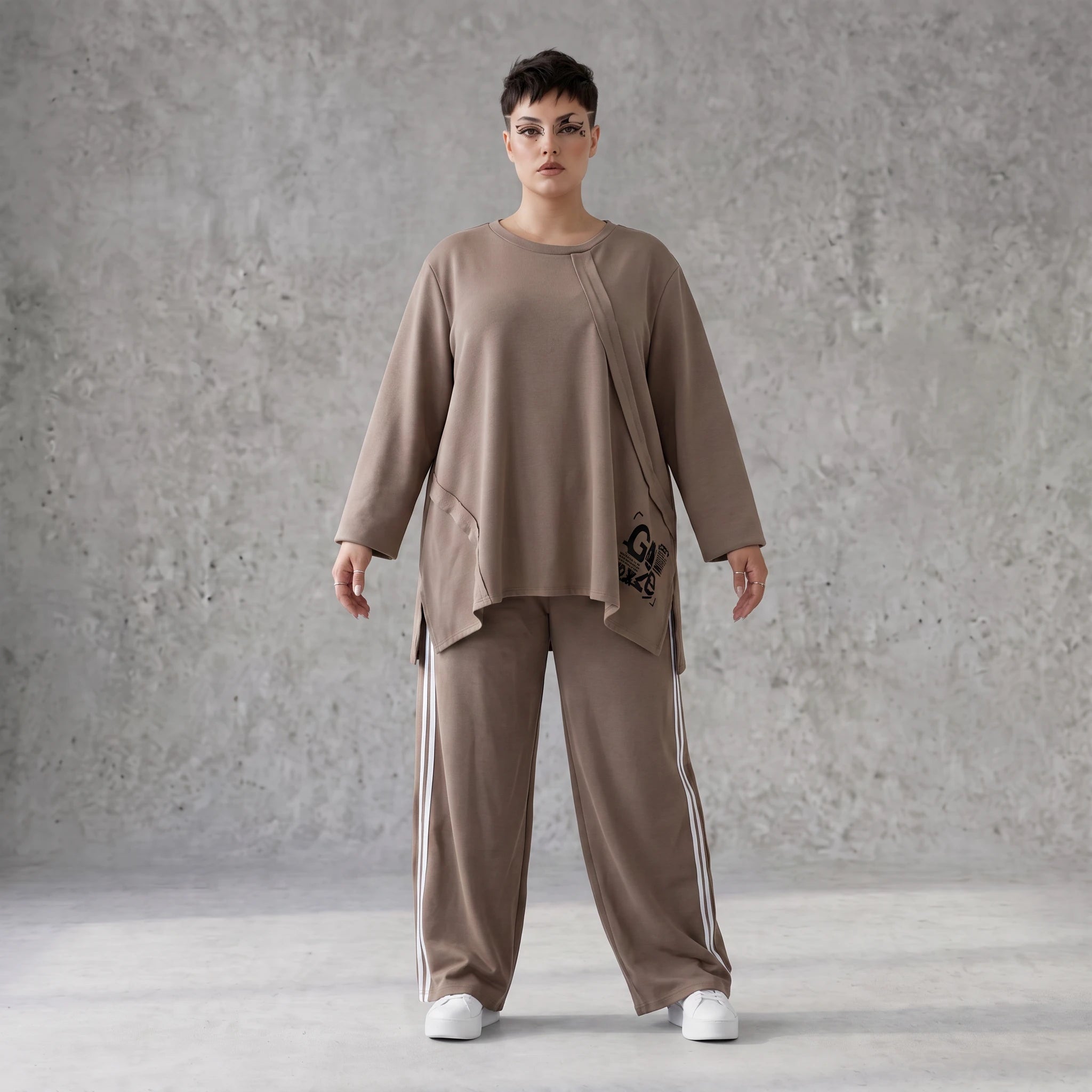 Longsleeve in Taupe aus French Terry mit Grafikprint und A-Linie im lässigen Streetstyle