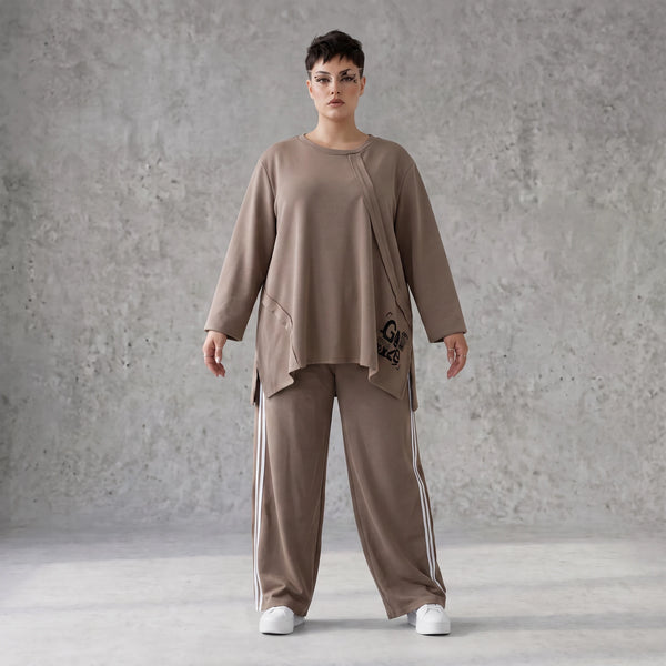 Longsleeve in Taupe aus French Terry mit Grafikprint und A-Linie im lässigen Streetstyle