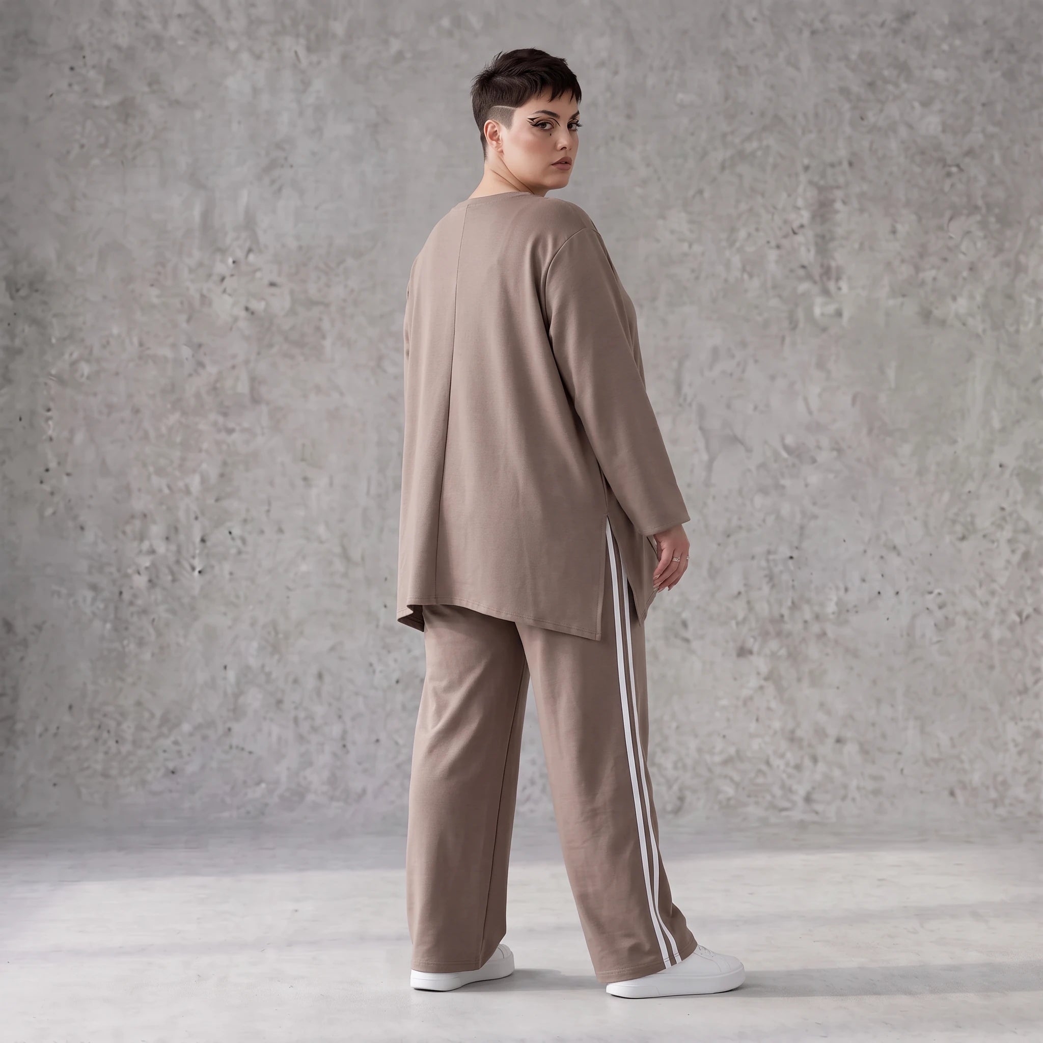Longsleeve in Taupe aus French Terry mit Grafikprint und A-Linie im lässigen Streetstyle