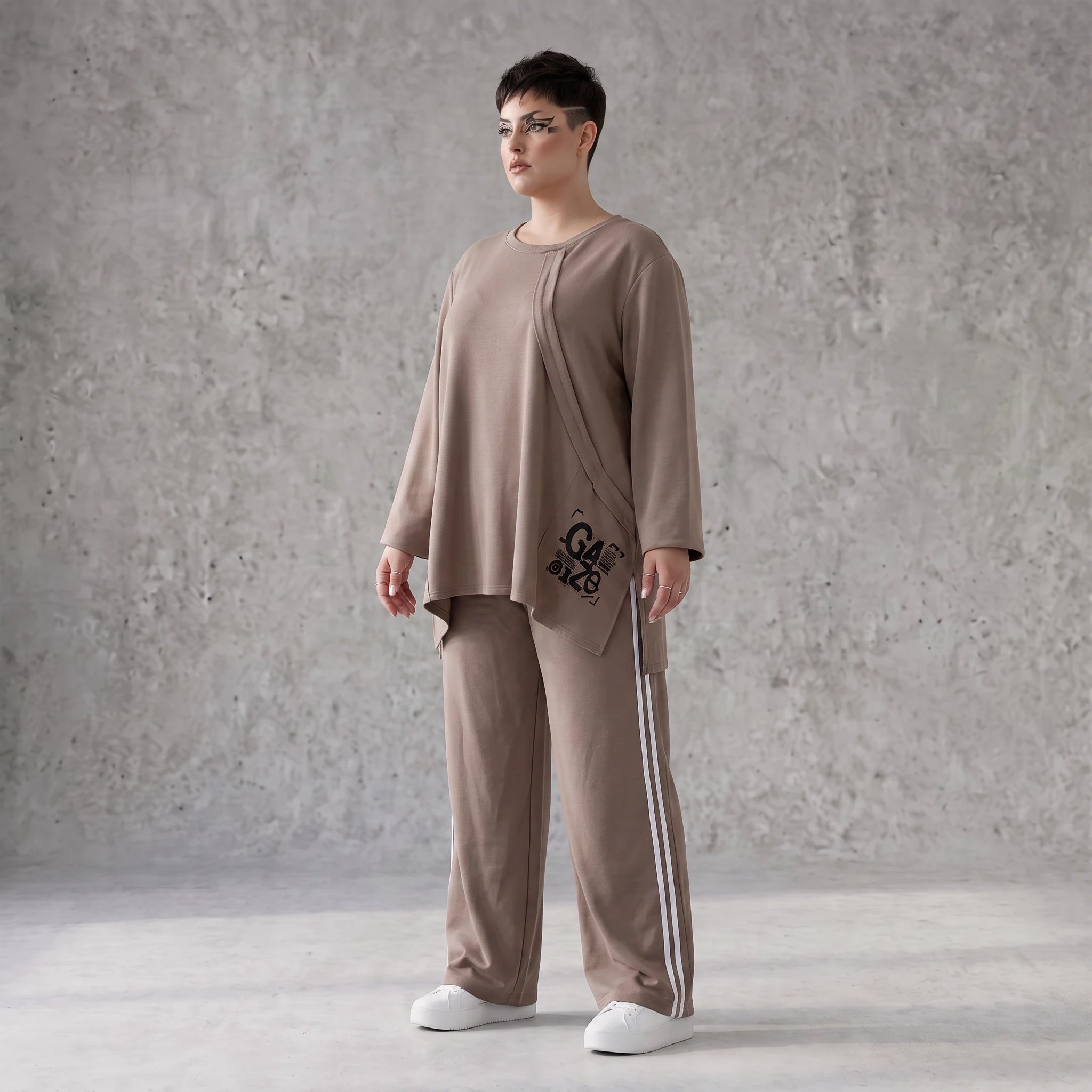 Longsleeve in Taupe aus French Terry mit Grafikprint und A-Linie im lässigen Streetstyle