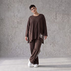 Braunes Langarmshirt in lockerer A-Linie aus French Terry mit Grafikprint Außennähten