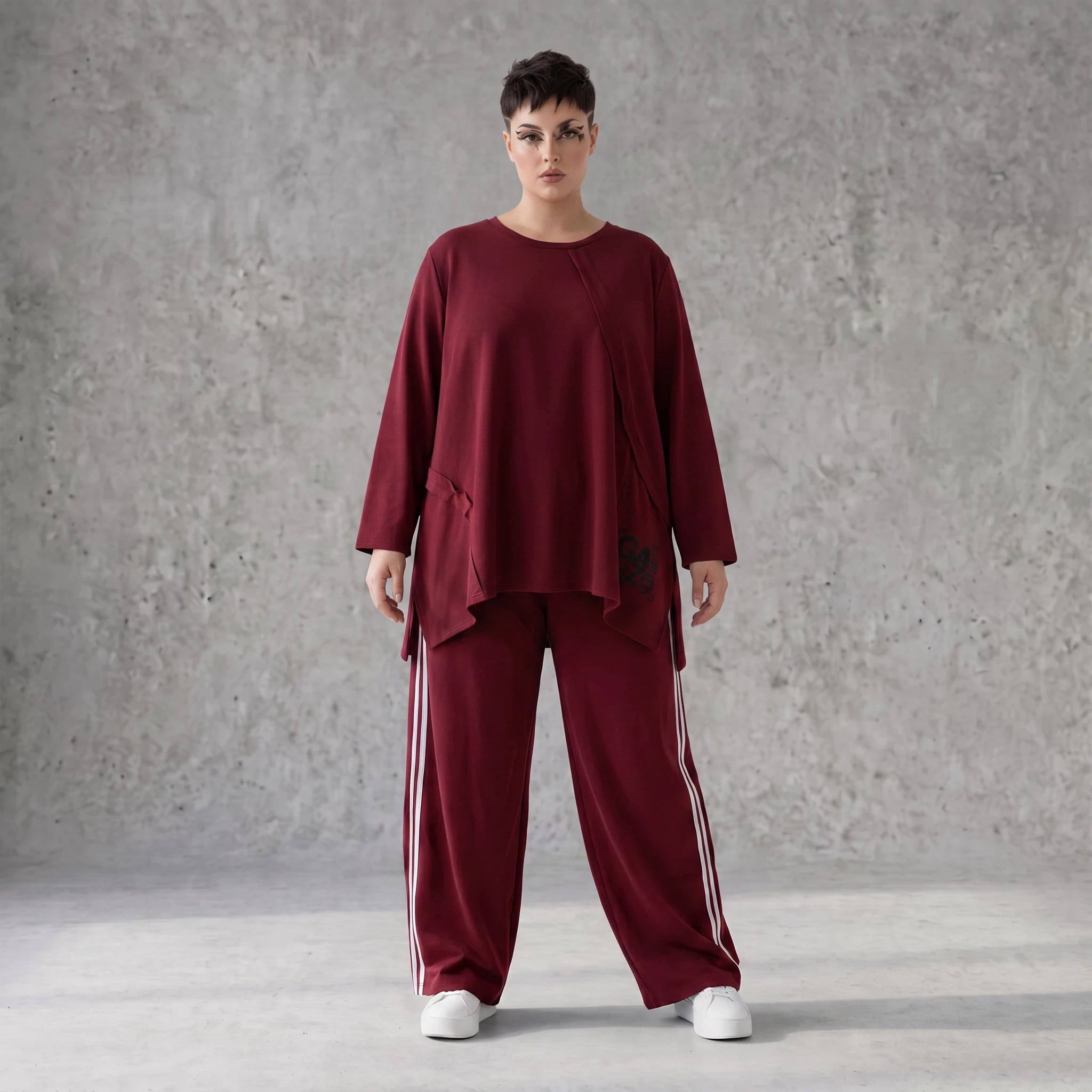 Bordeaux Langarmshirt in A-Linie aus French Terry mit Außennähten und Grafikprintdetail