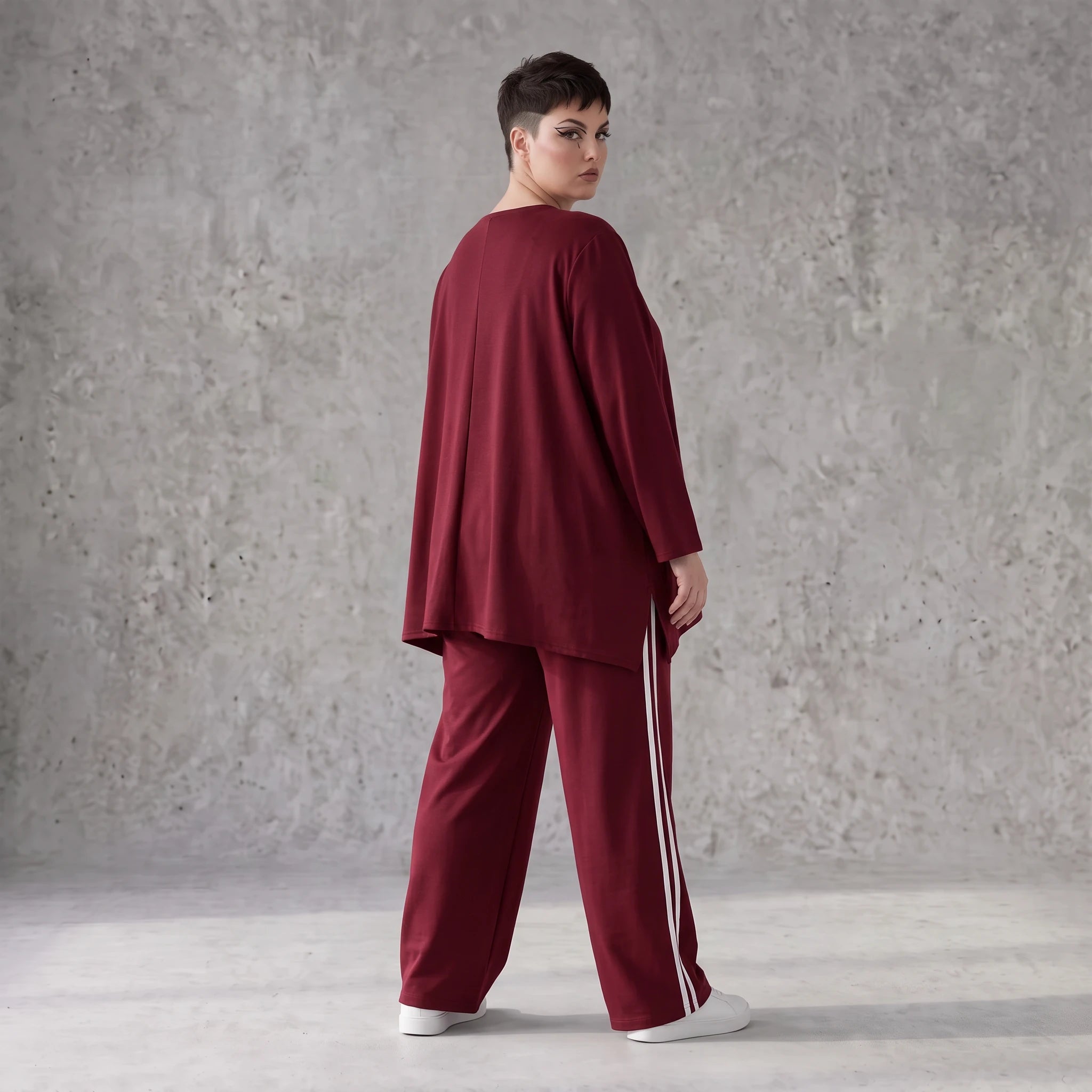 Bordeaux Langarmshirt in A-Linie aus French Terry mit Außennähten und Grafikprintdetail