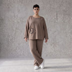 Sweatshirt aus French Terry mit Smileyprint und asymmetrischer Tasche in gerundeter Form